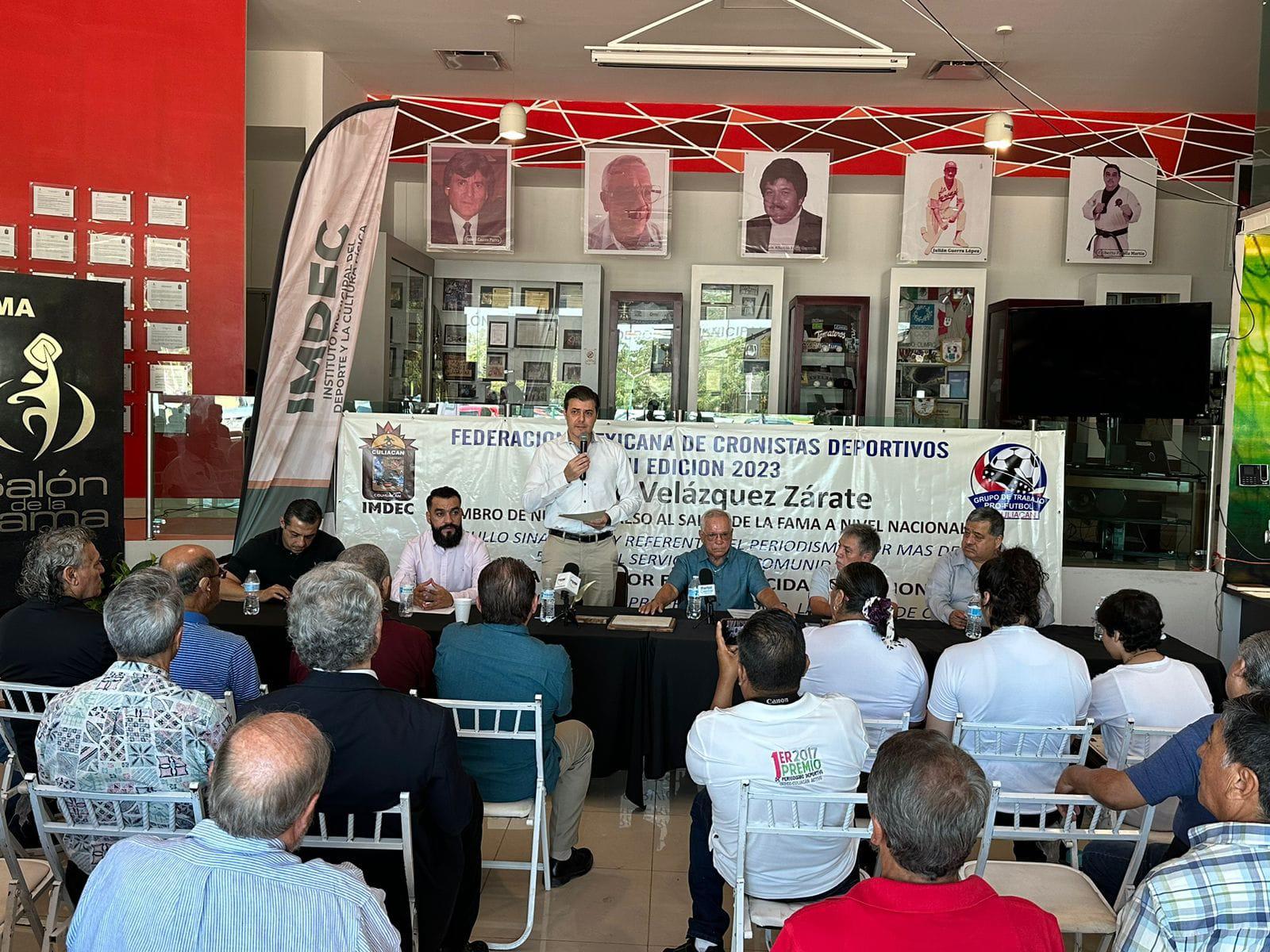 $!El periodista Antonio Velázquez es entronizado al Salón de la Fama