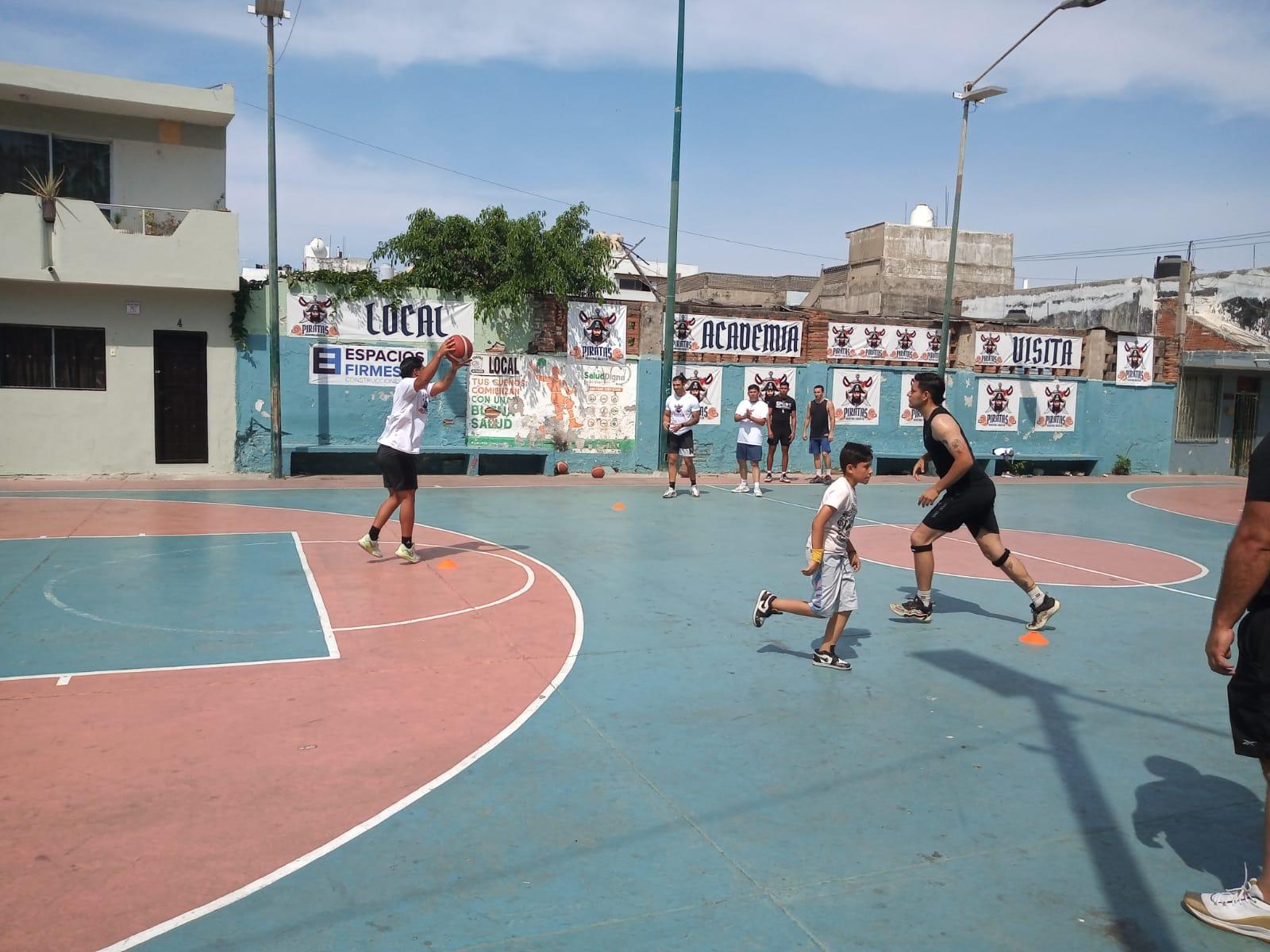 $!Piratas Basketball realiza pretemporada en cancha Ángel Flores