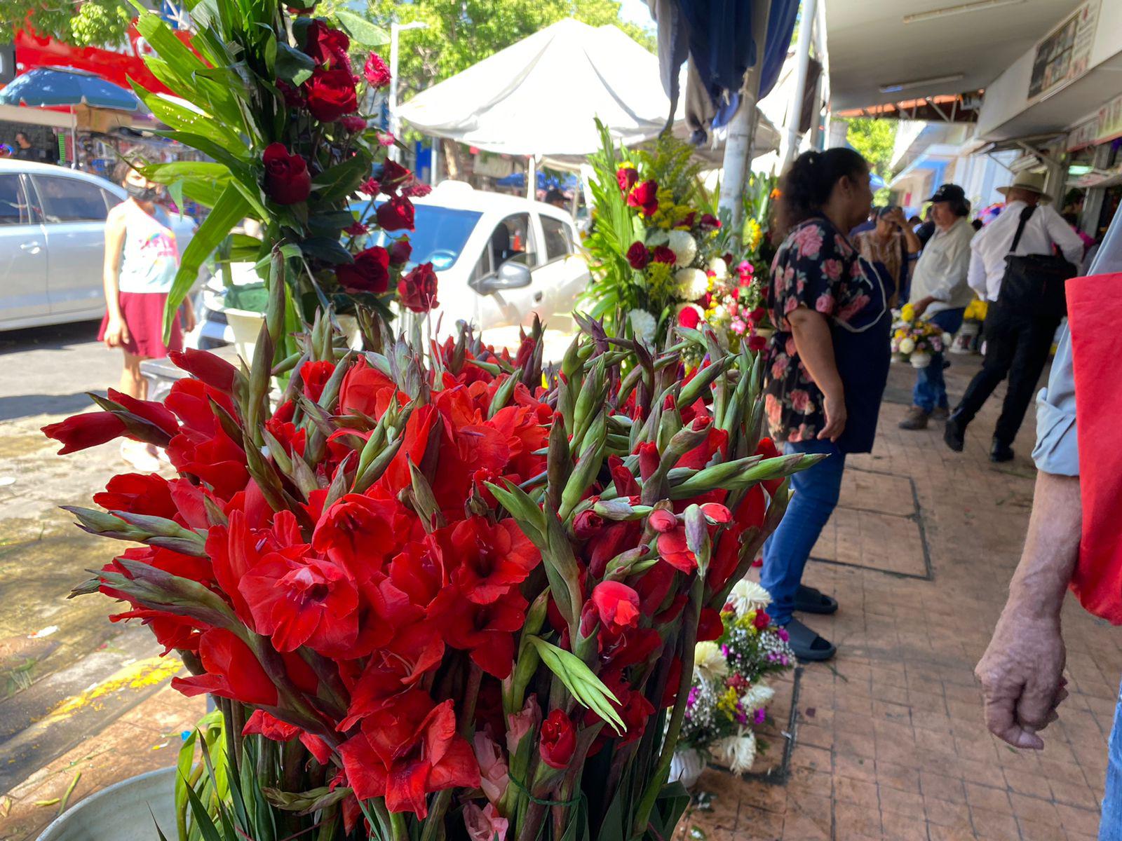 $!Este Día de Muertos, el Centro de Culiacán luce solo; comerciantes reportan ventas bajas