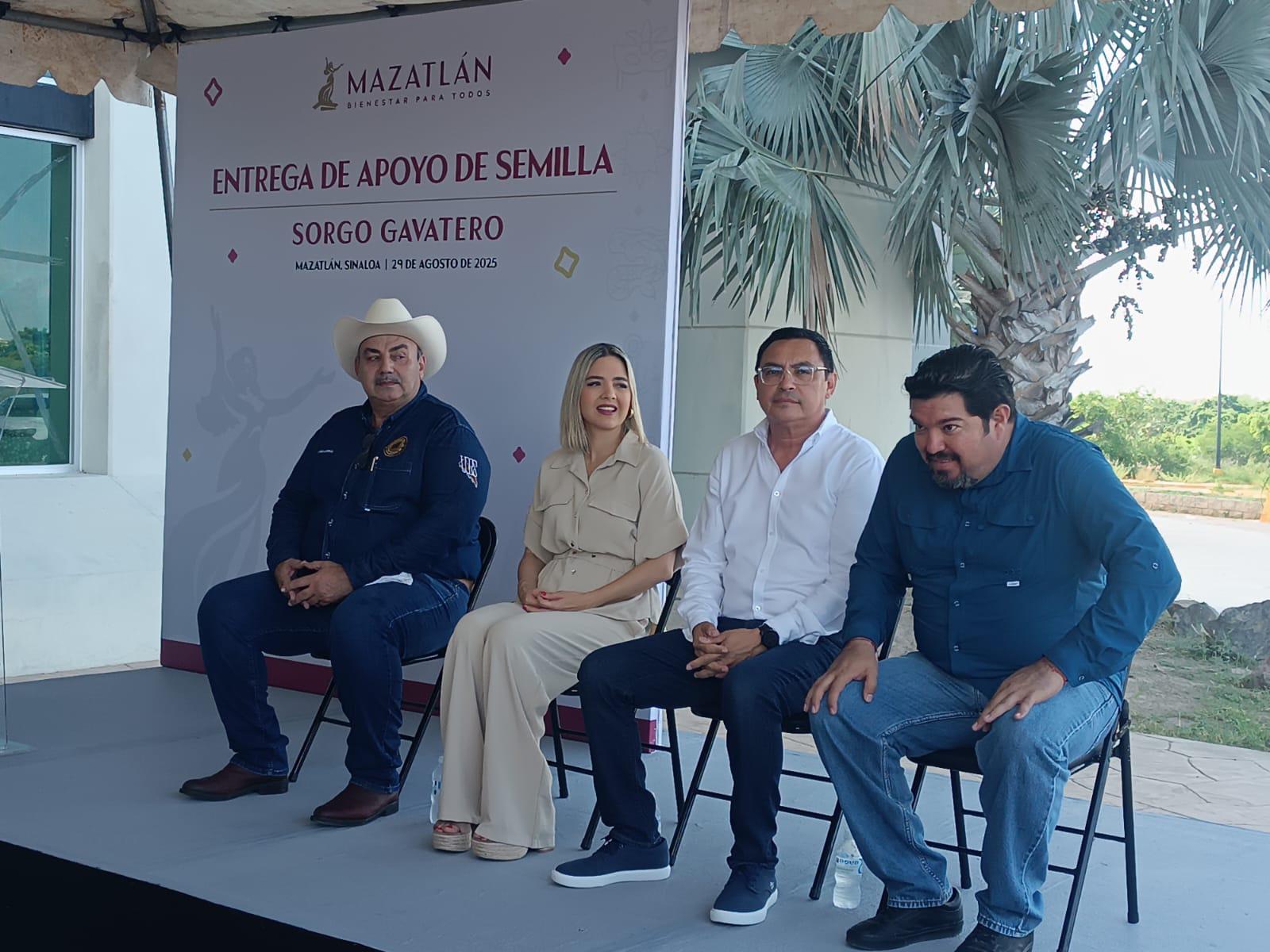 $!Mazatlán fortalece al sector ganadero con entrega de semilla y apoyo para mejoramiento genético