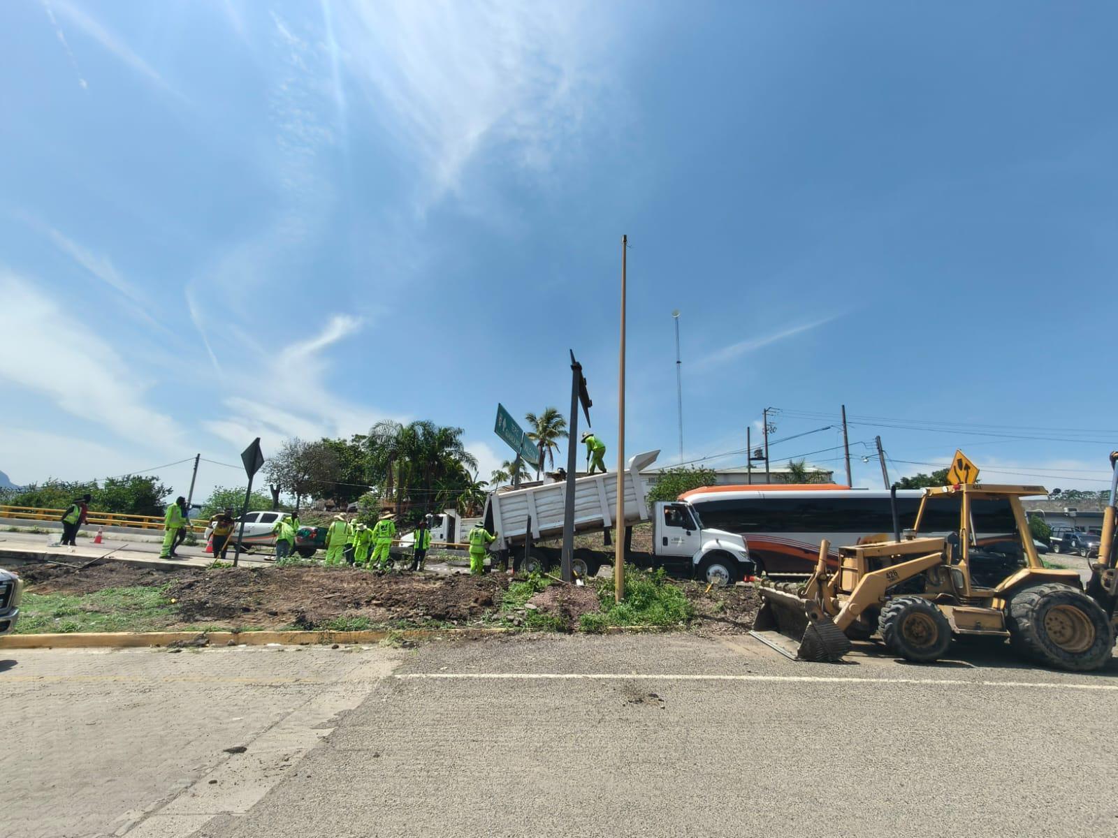 $!Realizan trabajos de bacheo en la México 15 a la altura de Rosario
