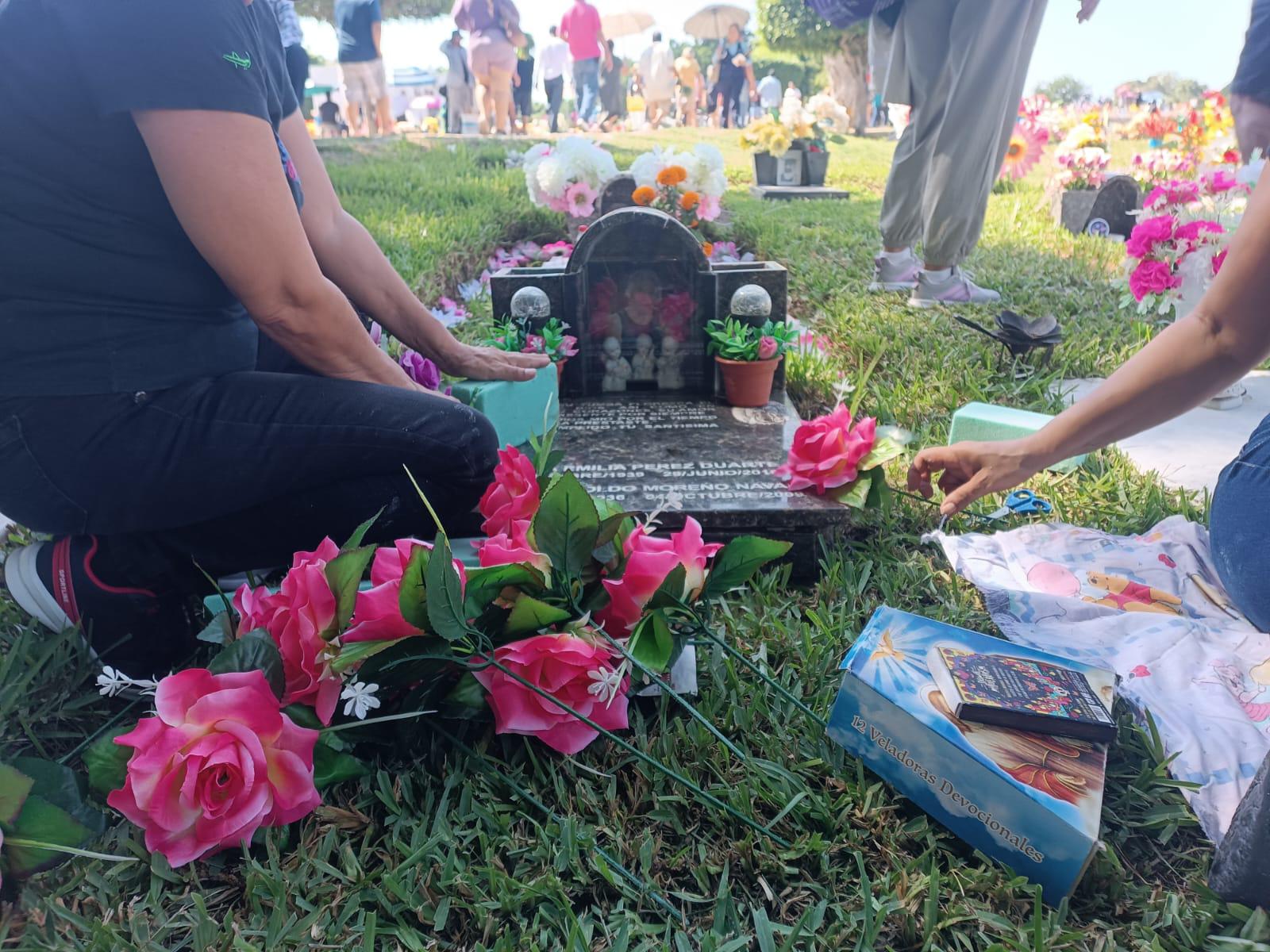 $!Nelia y Claudia cumplen la tradición que les inculcó su madre a casi una década de su partida