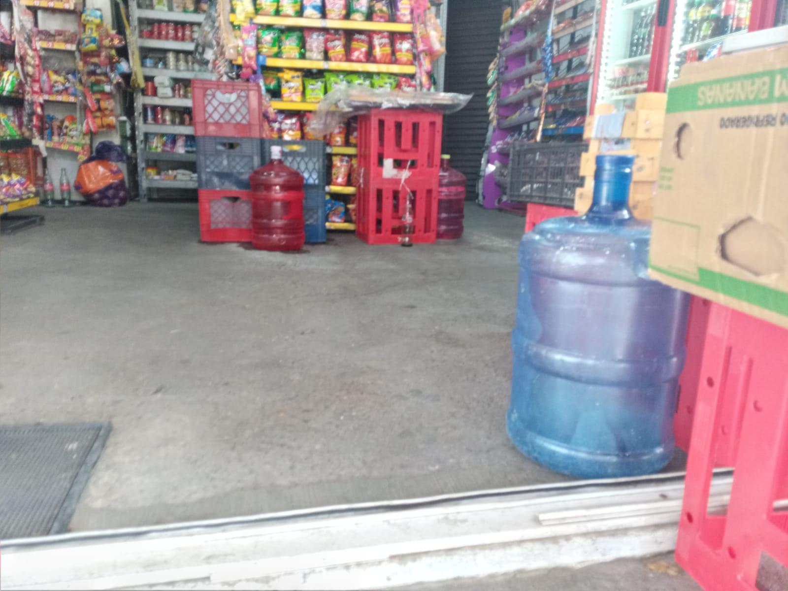 $!En Prados del Sol, Mazatlán, la gente sigue sin agua, y por eso, amenazan con bloquear el puente de la Avenida Bicentenario