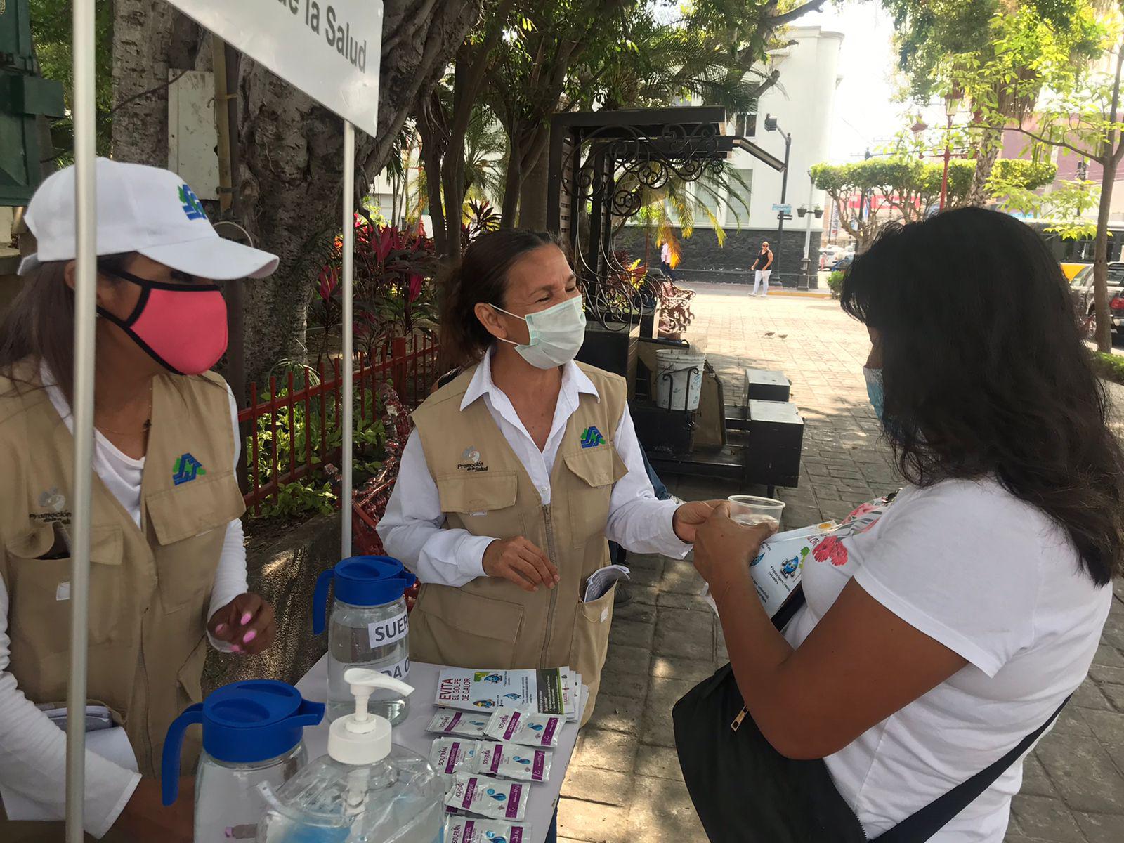 $!Secretaría de Salud realiza campaña contra golpe de calor, en Mazatlán