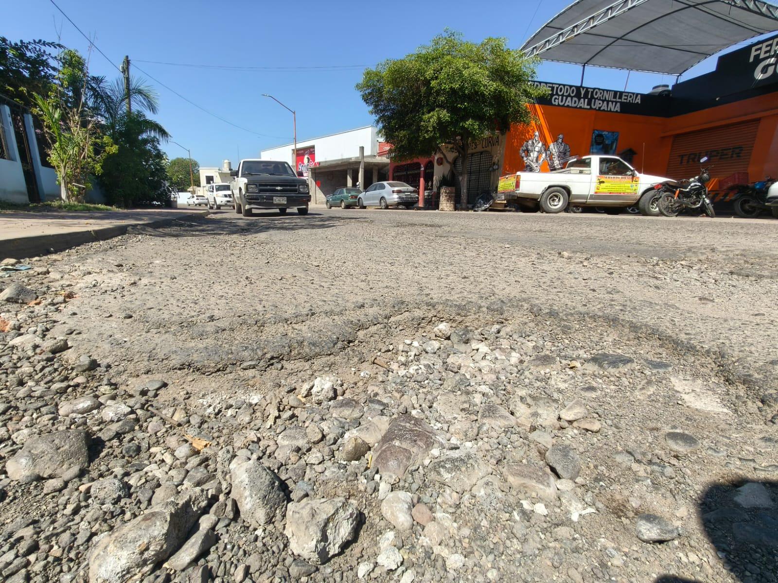 $!Dos vialidades en mal estado reciben a visitantes de El Rosario