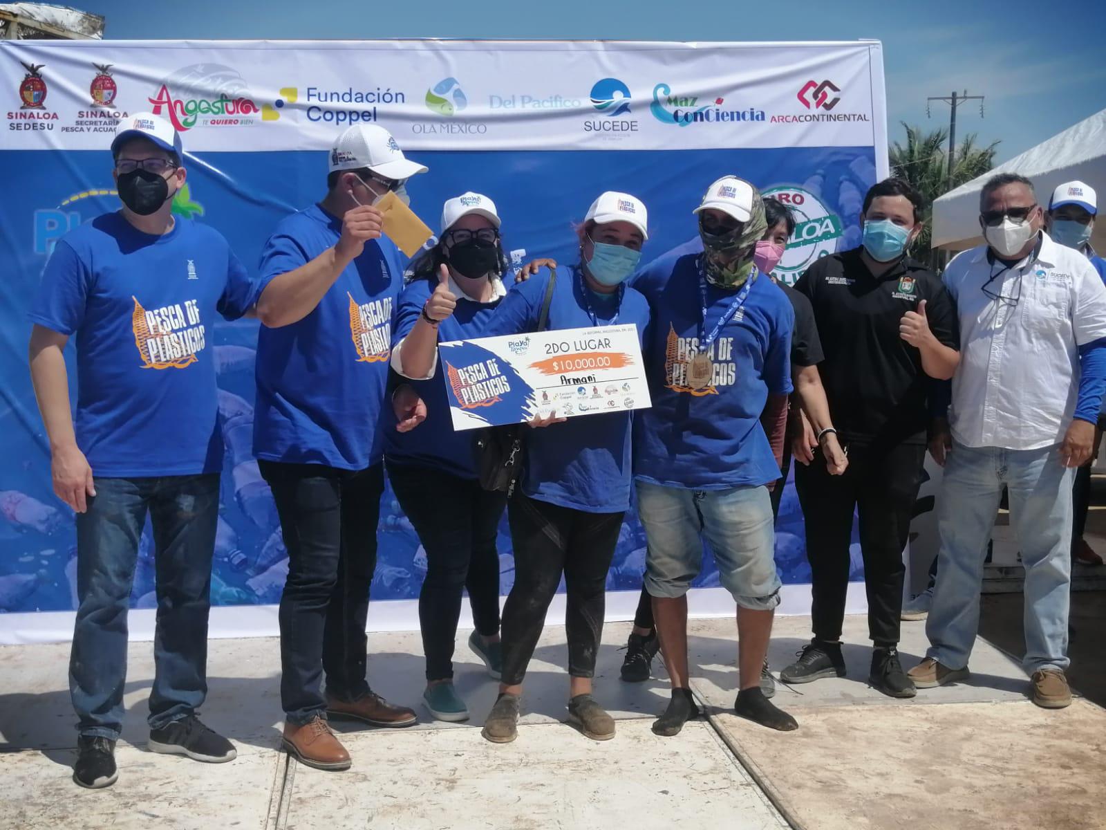 $!El equipo Armani se llevó 10 mil pesos por lograr acopiar más de 213.15 kilos de plástico.