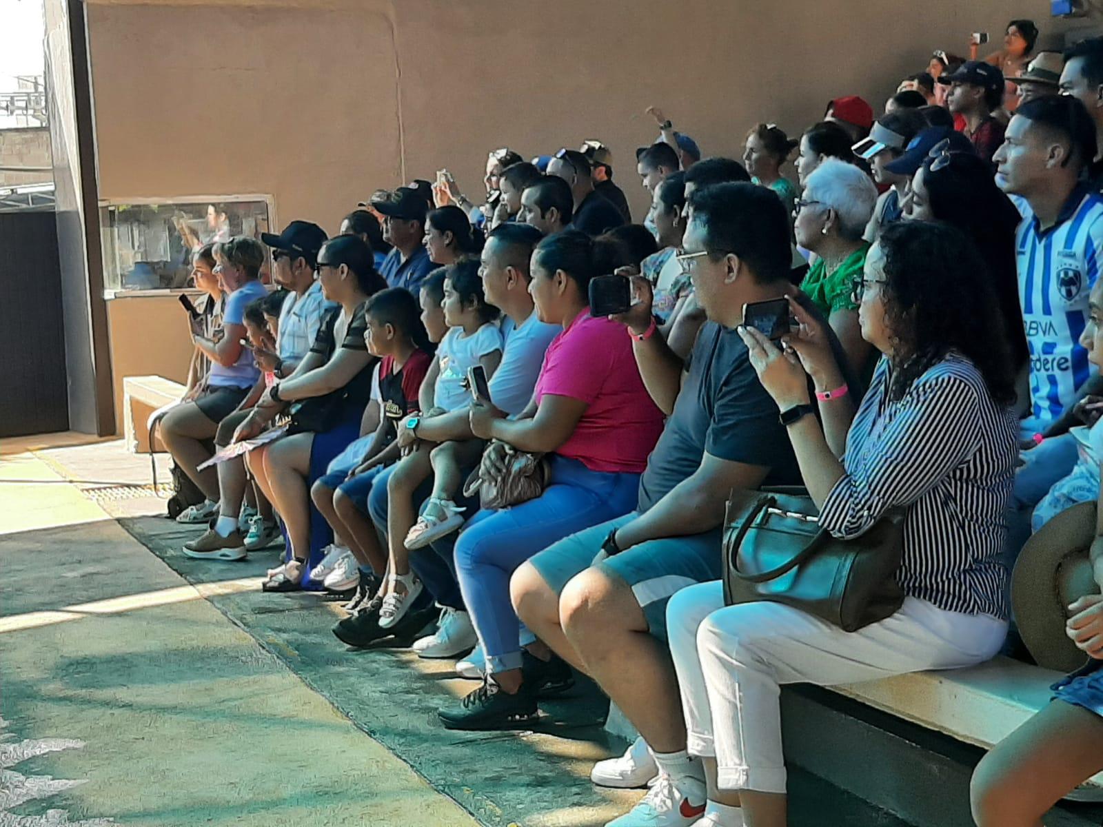 $!Carolina Pérez y Gran Acuario cumplen el sueño de Hanna de conocer el recinto marino