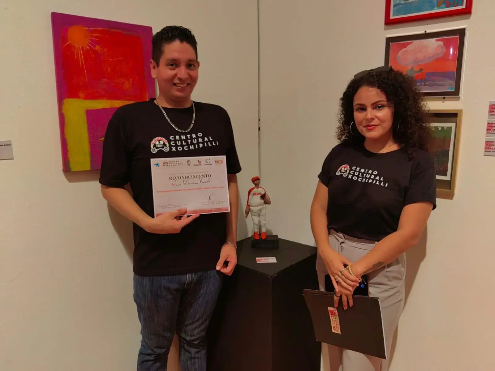 $!Edith Guevara, profesora y mentora de Luis Enrique en el Centro Cultural Xochipilli, destaca su constancia y notable evolución artística.