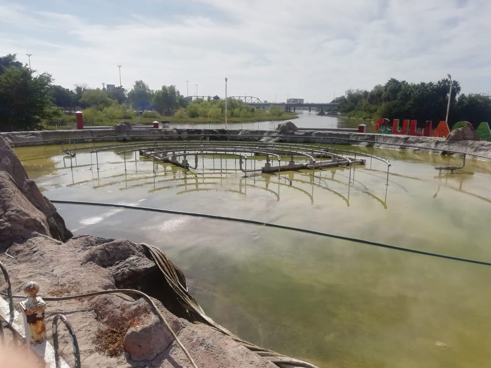 $!Limpian las fuentes danzarinas del Asta Bandera, en Culiacán