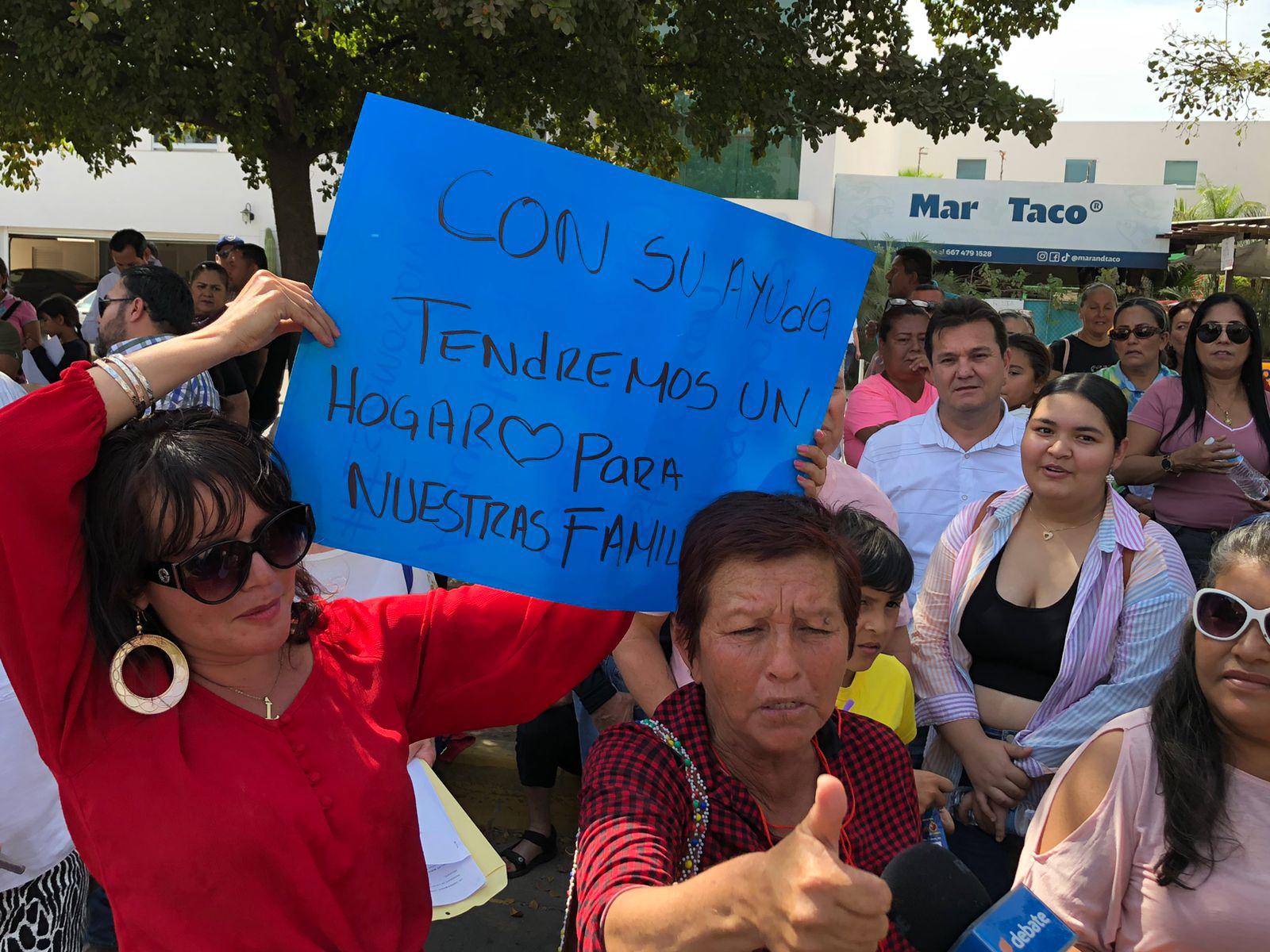 $!A puerta cerrada, AMLO se reúne con Servidores de la Nación en Culiacán