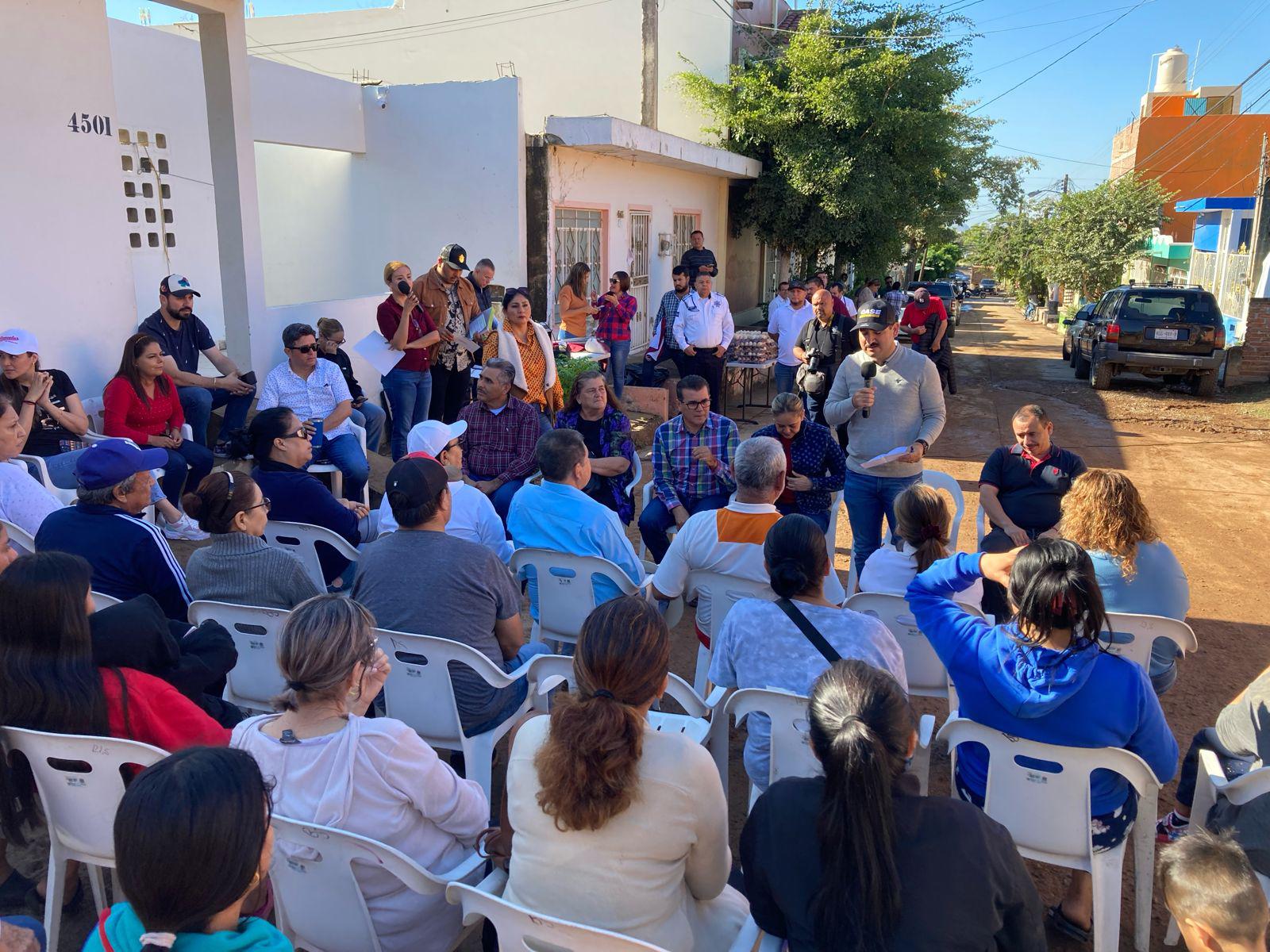 $!¡Por fin tendrán pavimento! rehabilitarán calle en la Flores Magón