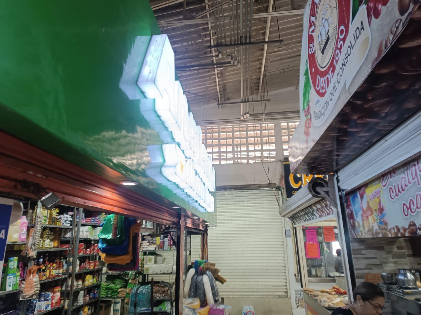 $!Locatarios del mercado Miguel Hidalgo de Mazatlán esperan apoyos para solucionar sus problemas de techumbre