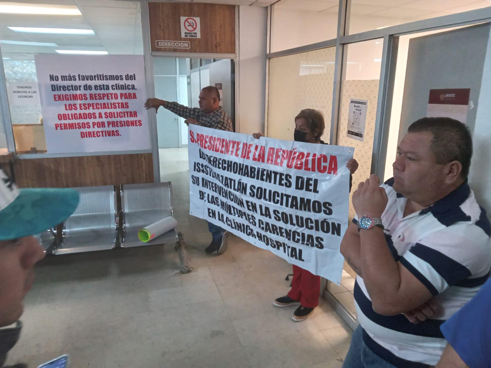 $!Exigen trabajadores y derechohabientes destitución de director de Hospital del Issste en Mazatlán