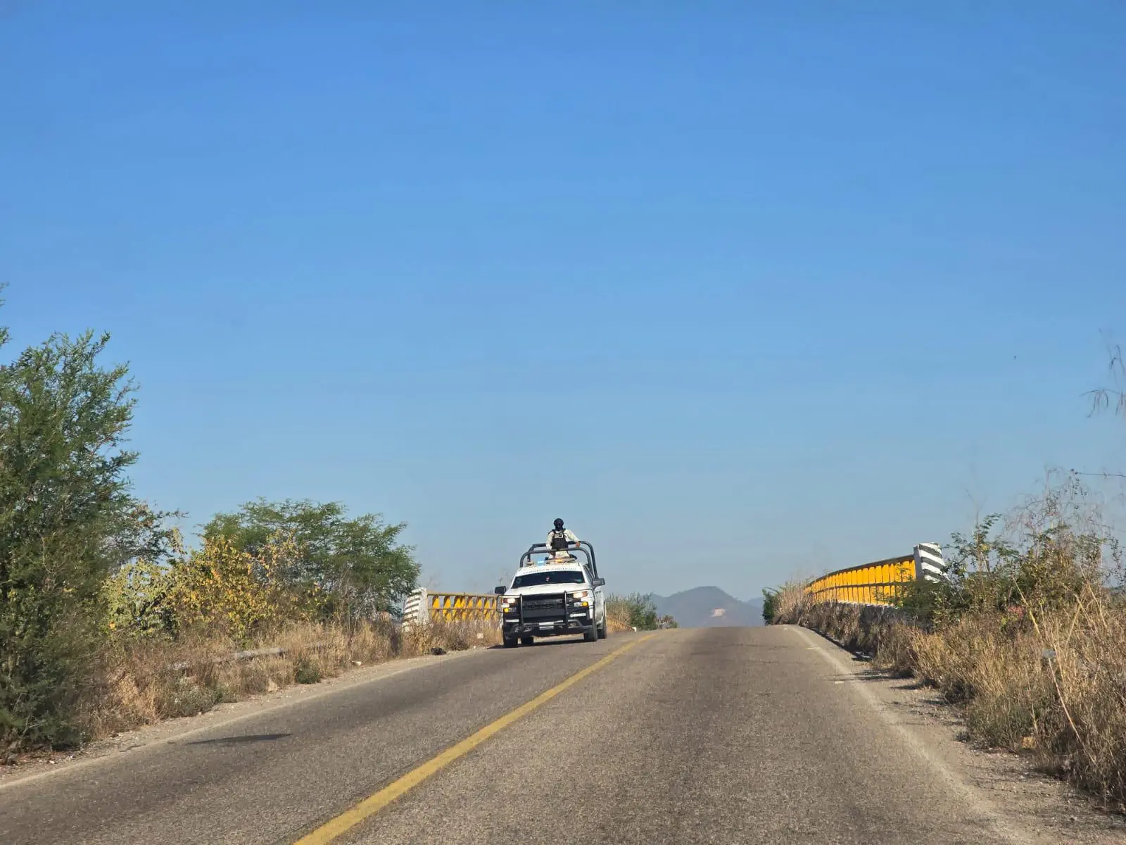 $!Viajeros se quedan varados en Rosario tras enfrentamientos y bloqueos en Escuinapa