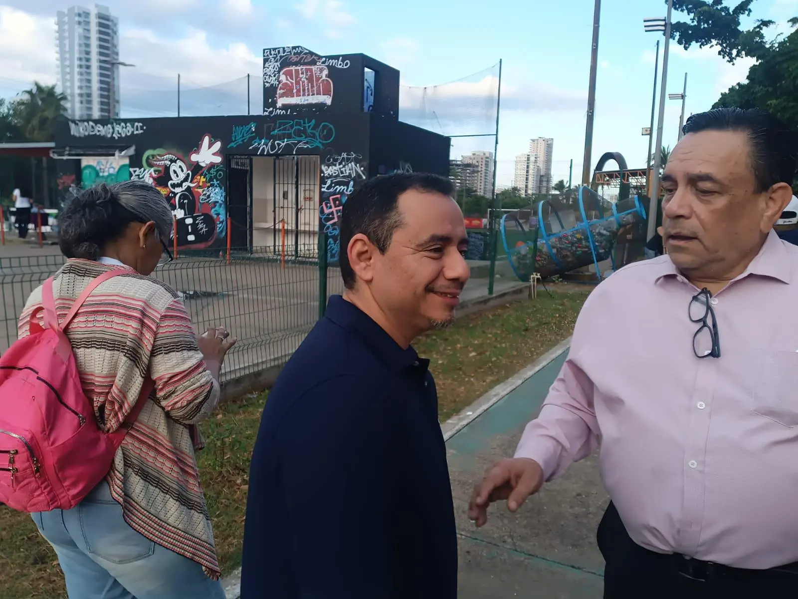 $!‘Mazatlán te quiero limpio’ recolecta 35 m³ de desechos en el Fraccionamiento Estadio