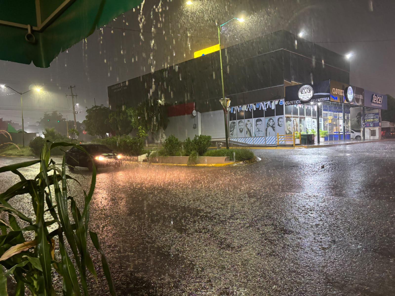 $!Lluvia fuerte se registra en Culiacán; pronostican más precipitaciones durante la noche