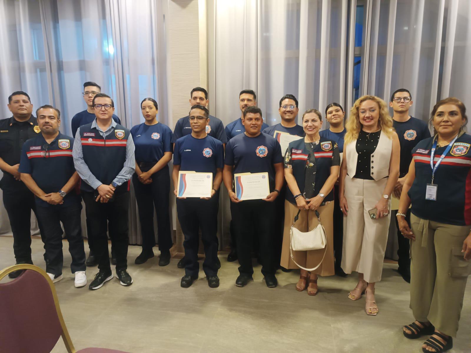 $!Se gradúan nuevos elementos del cuerpo voluntario de Bomberos de Mazatlán