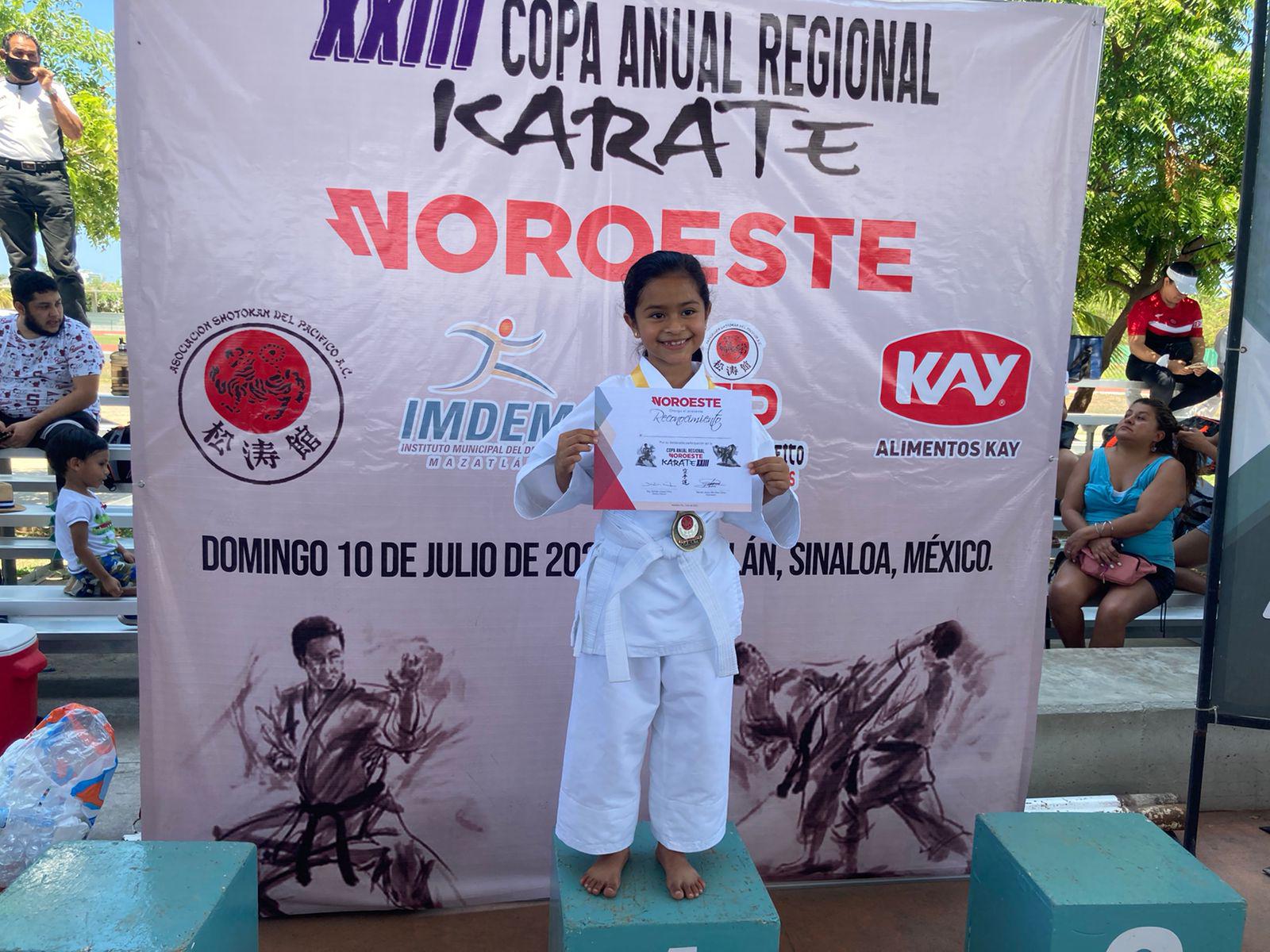 $!Verónica López domina en formas y combate en la Copa Anual Regional de Karate Noroeste