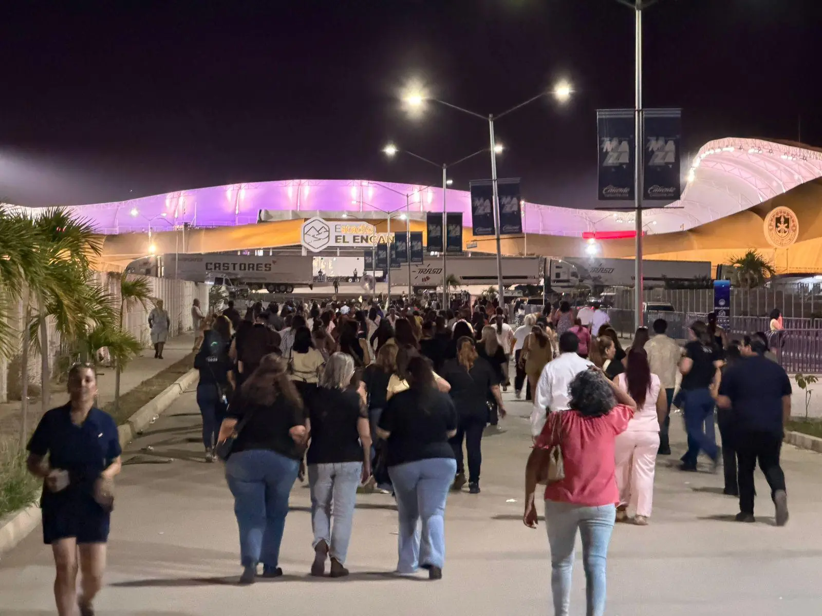 $!Fans abarrotan El Encanto para ver a Chayanne en Mazatlán