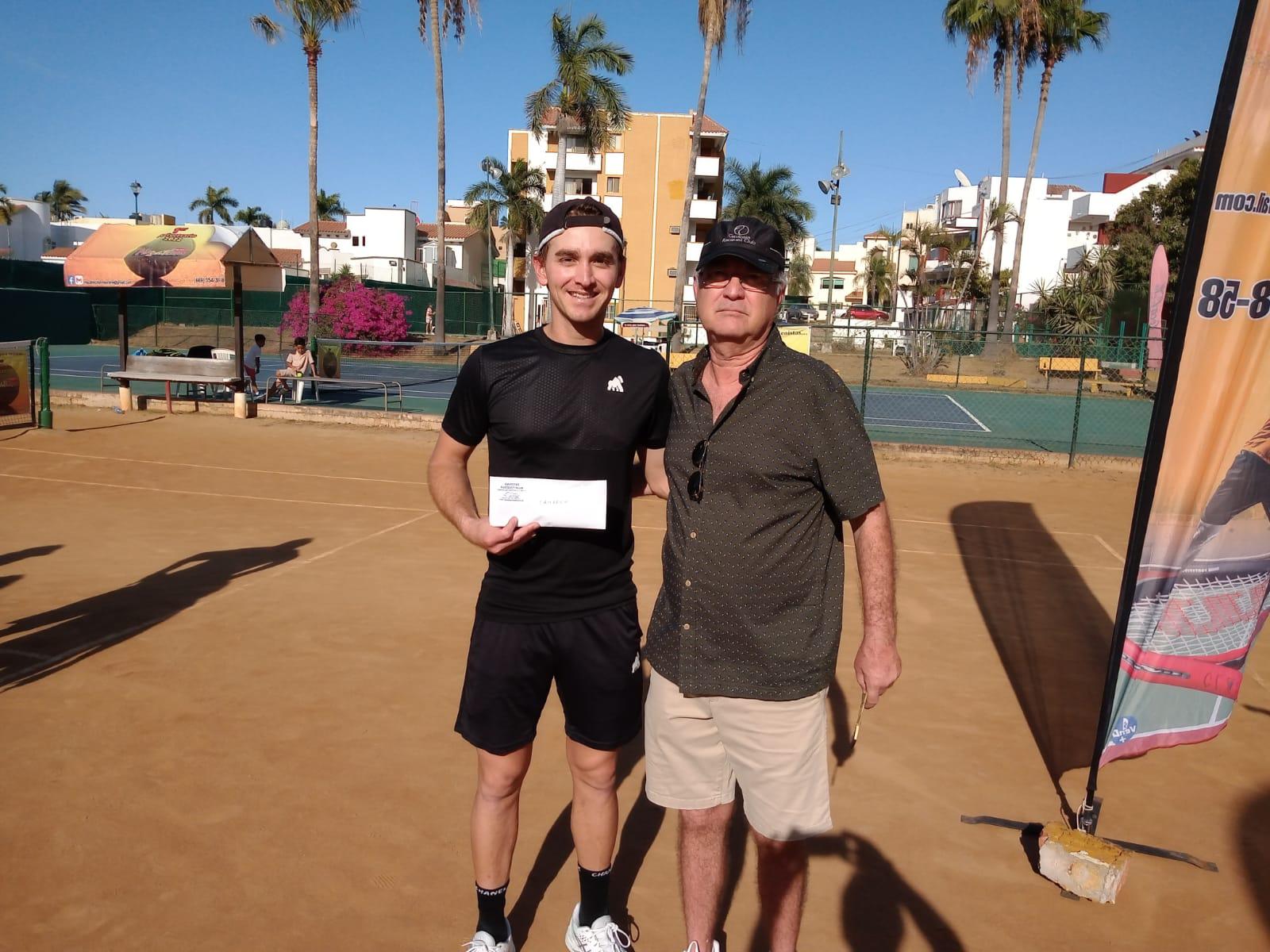 $!Luis Patiño hace valer la casa en el Nancy Grimes de Semana Santa