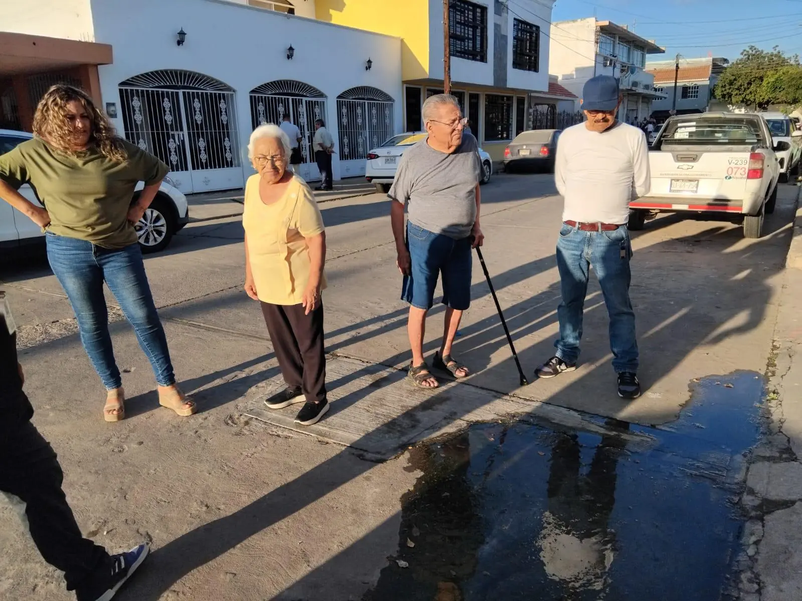 $!Vecinos de Campo Bello denuncian escurrimientos de aguas negras sin solución
