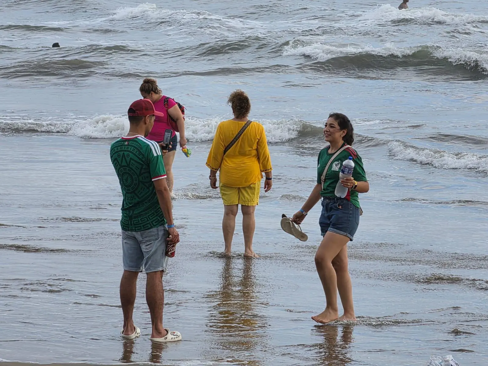 $!Se vacían las calles de Mazatlán para ver a México frente a Chequia