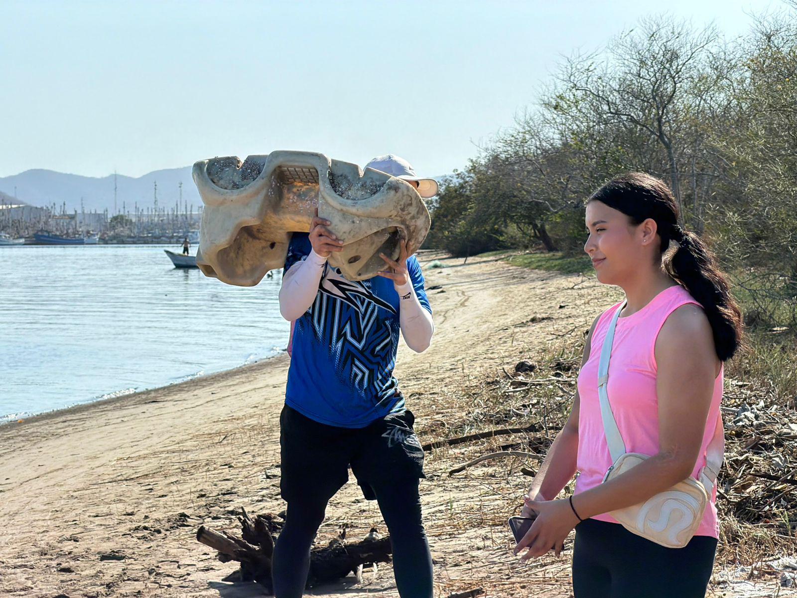 $!Retiran residuos de la Isla de la Piedra en jornada por el Día Mundial de los Océanos