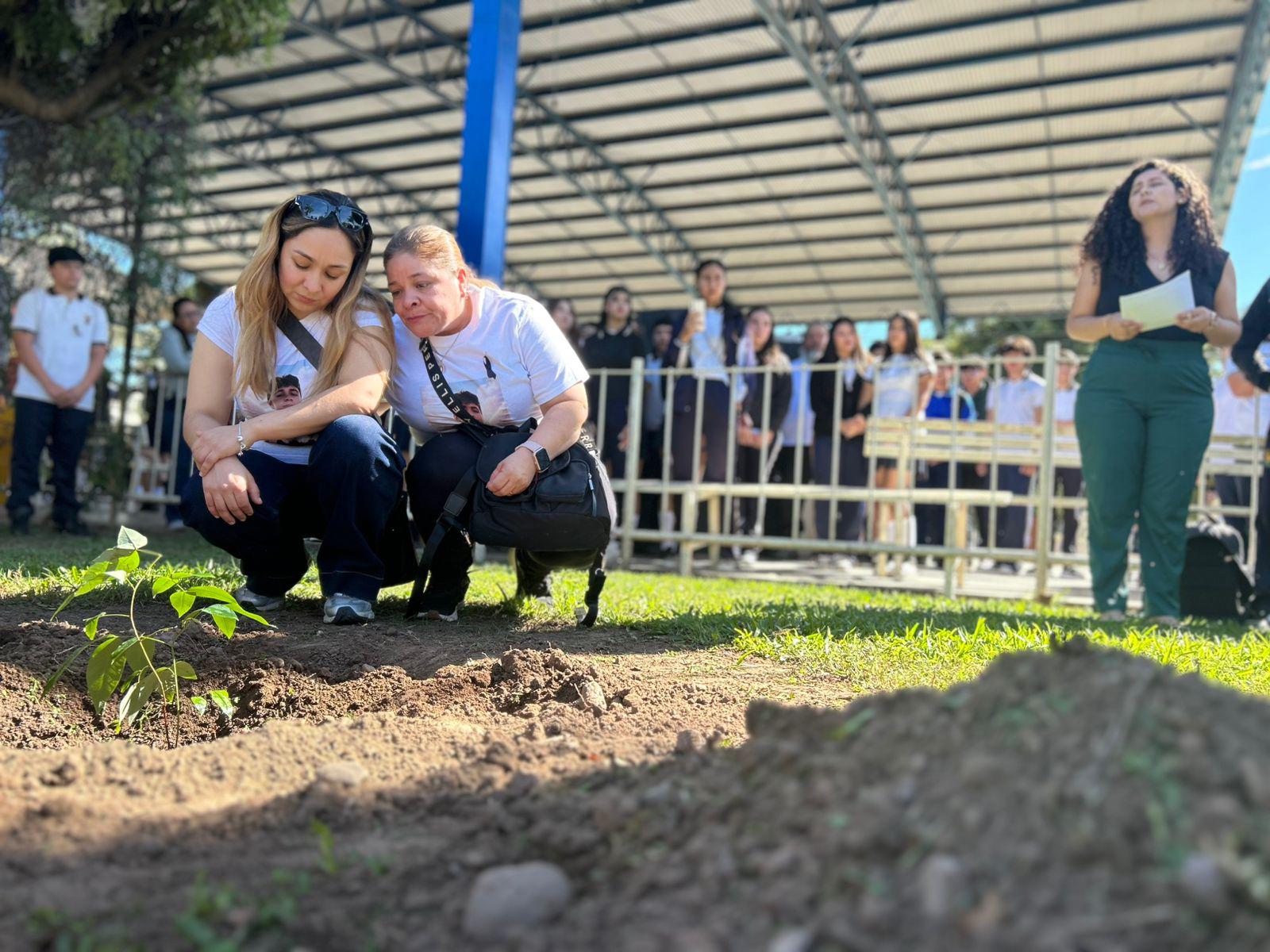 $!Comunidad estudiantil despide a Ricardo Mizael en preparatoria donde cursaba sus estudios