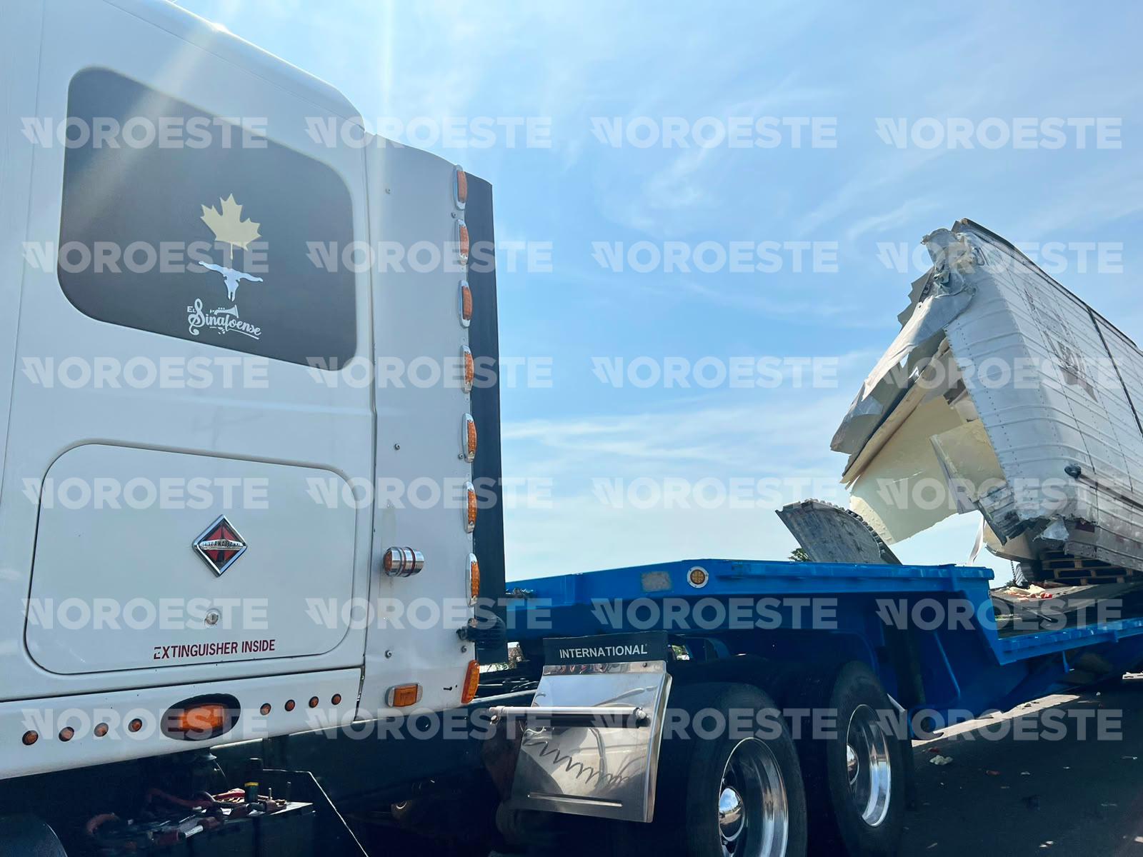 $!Chocan dos tráileres por alcance en la Maxipista Culiacán-Mazatlán