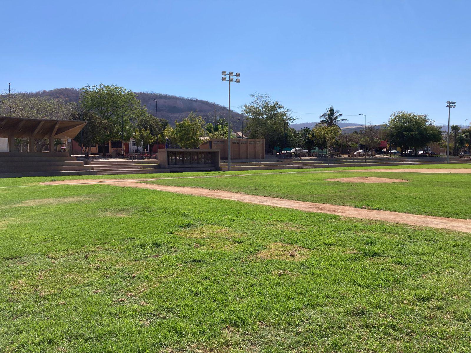 $!Entrega de estadio de beisbol en la colonia Urías, en Mazatlán será finales de abril