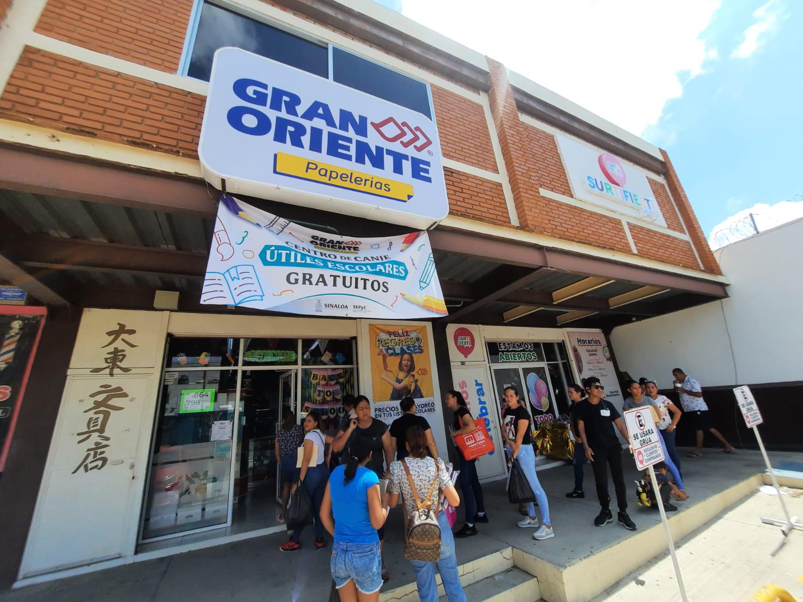 $!Inicia muy activo en Mazatlán el canje de uniformes y útiles escolares gratuitos