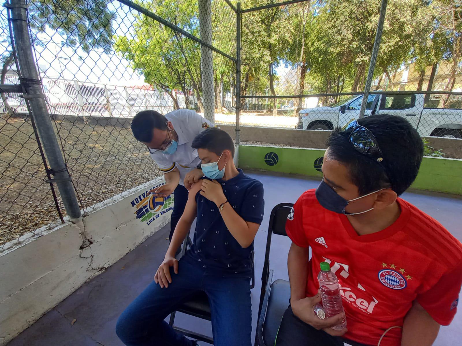 $!Diego acudió acompañado por su papá.