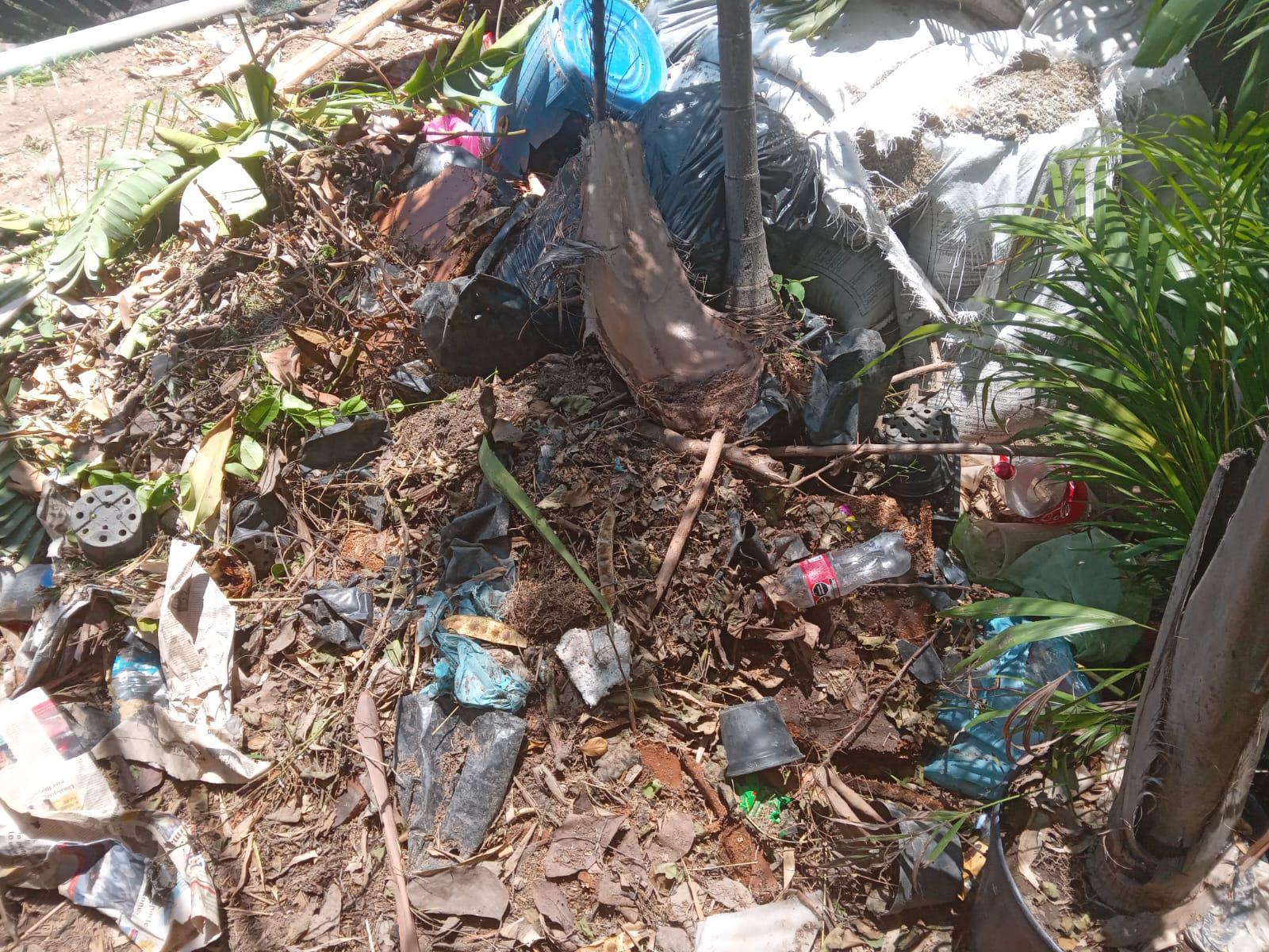 $!Quedan bajo el agua y basura en la Insurgentes cada que llueve