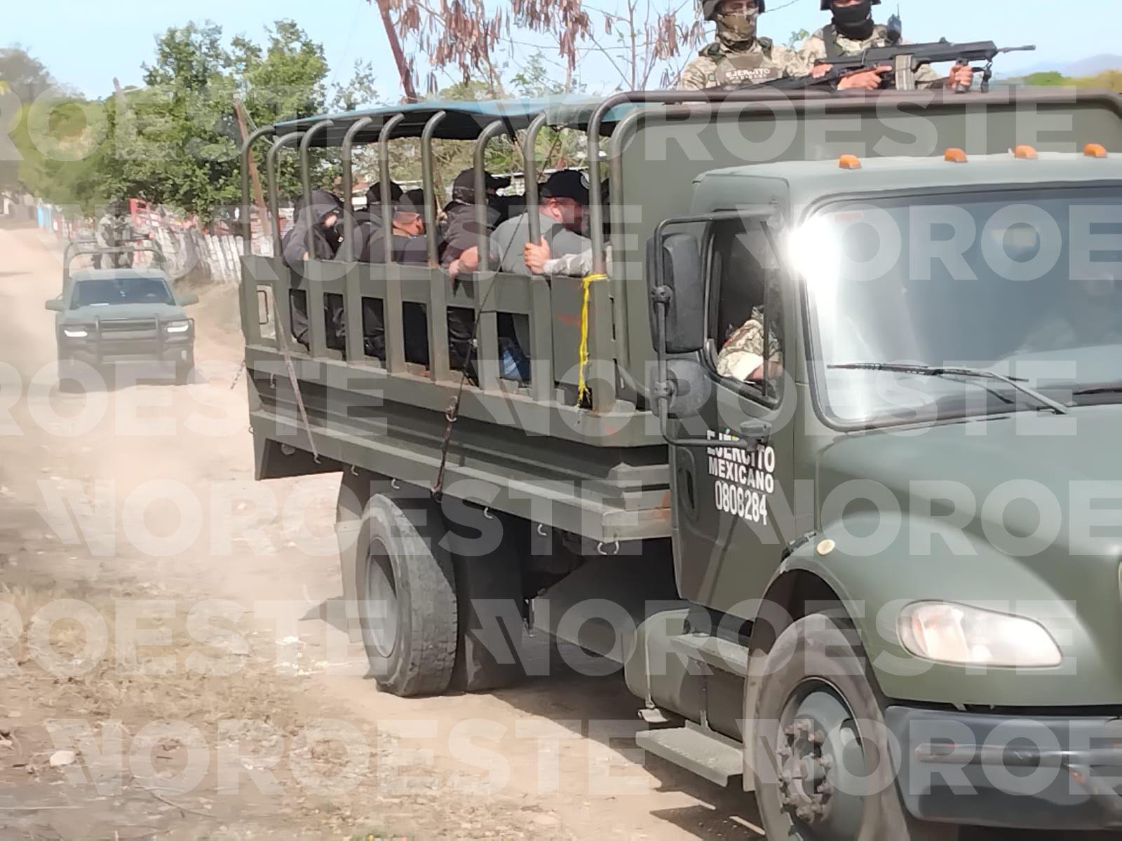 $!Ingresa unidad del Servicio Médico Forense a lugar de presunta fosa clandestina en zona de El Verde, Concordia