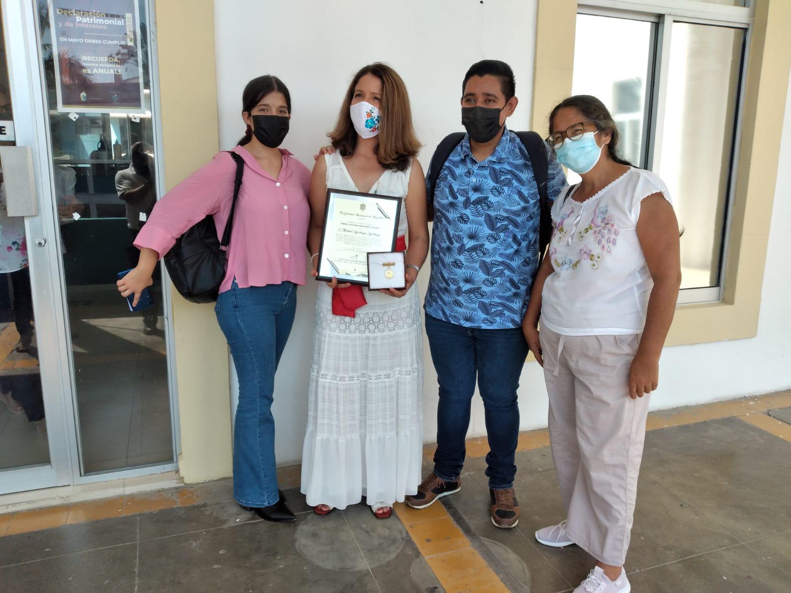 $!Marisol Lizárraga recibe del Cabildo de Mazatlán el premio ‘Profesora Agustina Monterde Lafarga’ 2021