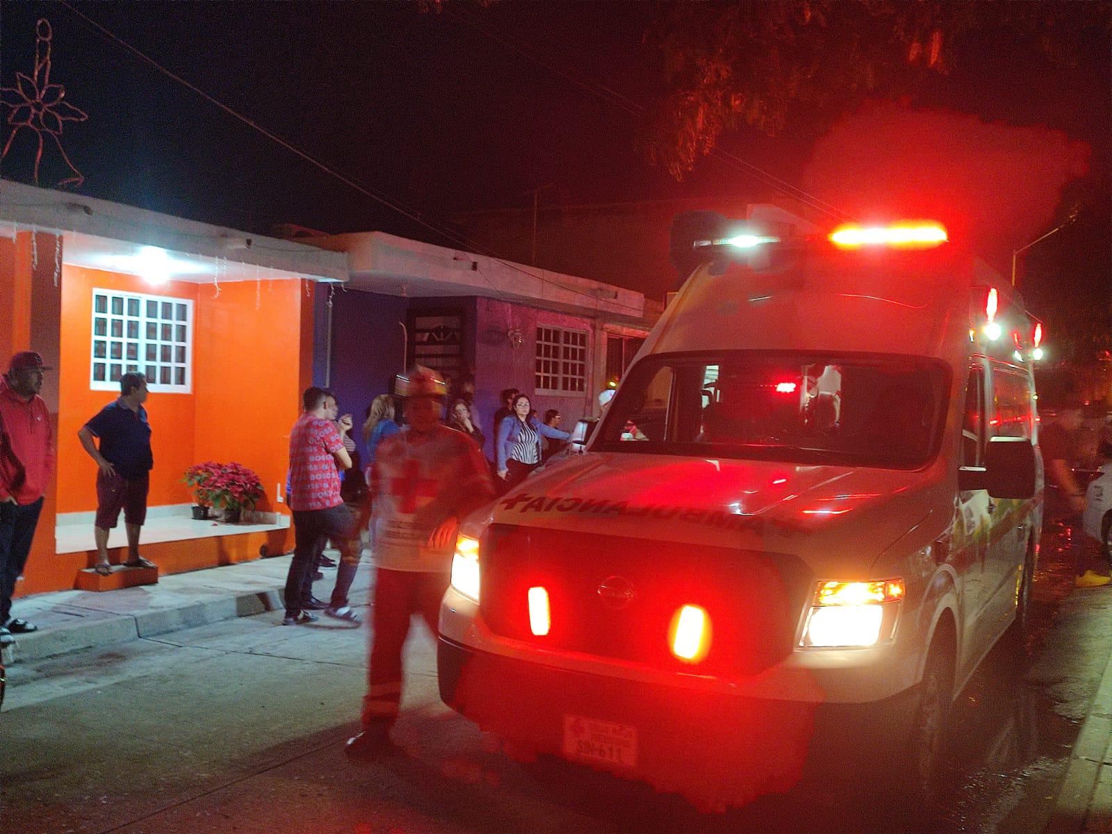 $!Intentan ahuyentar con pirotecnia a murciélagos, pero se incendia habitación en Mazatlán