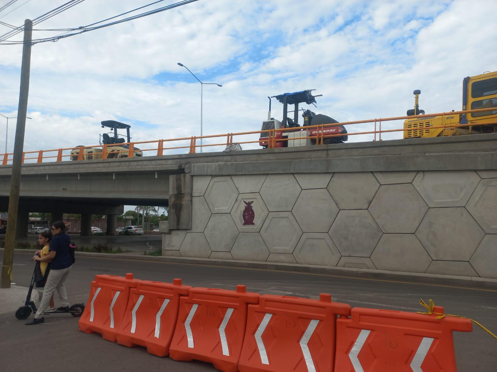 $!Genera caos vial reparaciones al puente a desnivel de la Colosio, en Mazatlán