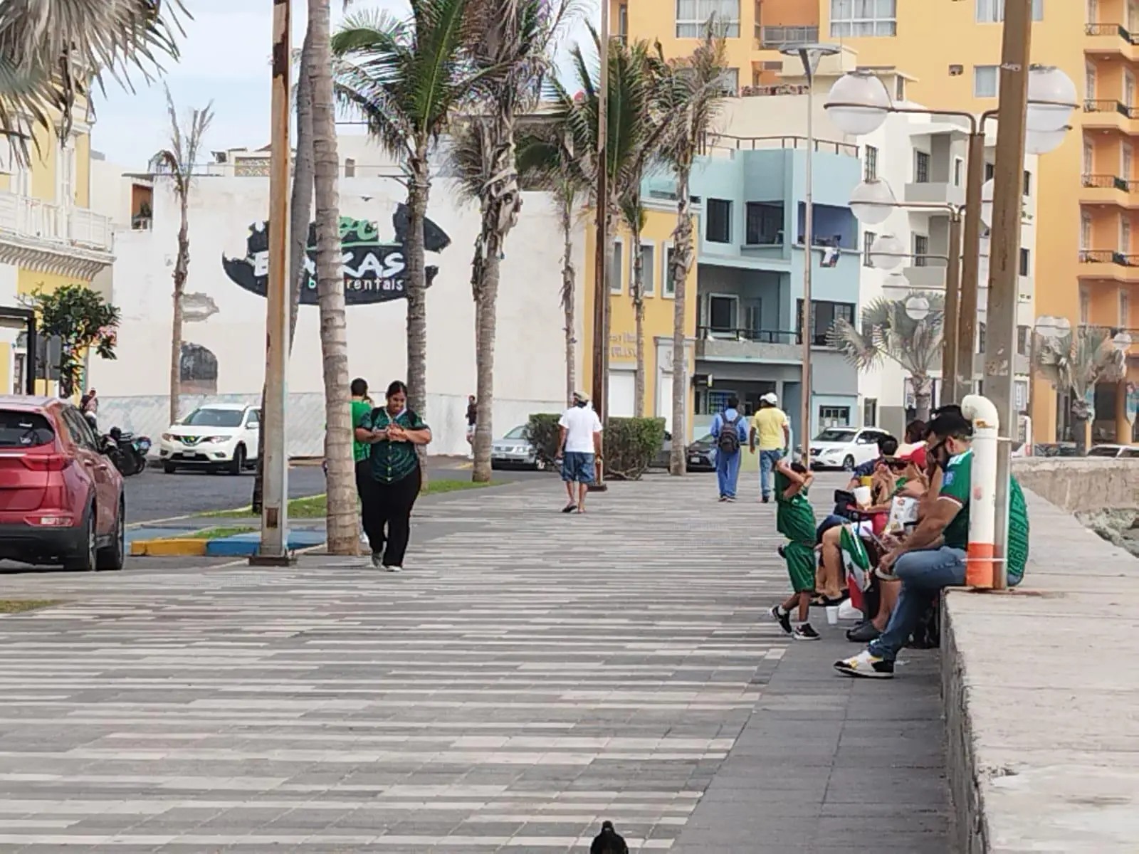 $!Afición responde en Olas Altas pese al retraso del México vs Inglaterra