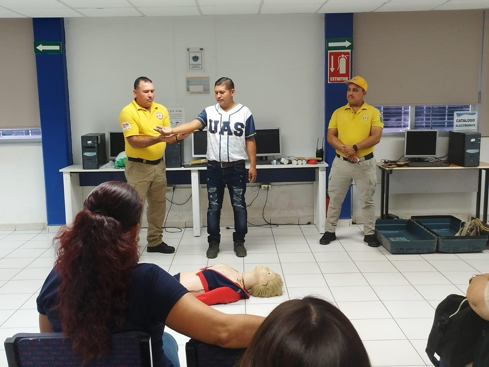 $!Protección Civil capacita a personal de la preparatoria UAS en Rosario