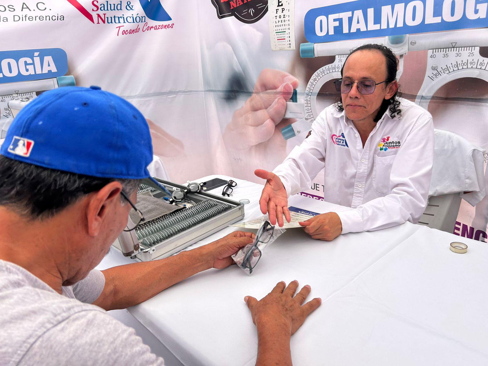 $!Atienden a decenas de familias en la Caravana de Salud y Nutrición en la colonia Benito Juárez