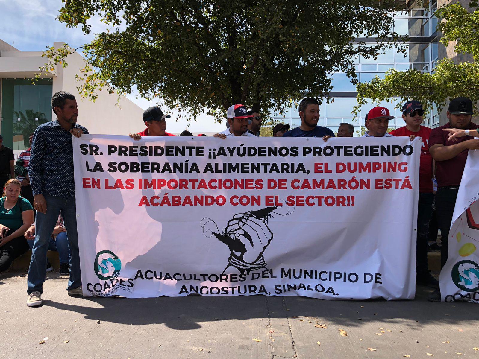 $!A puerta cerrada, AMLO se reúne con Servidores de la Nación en Culiacán