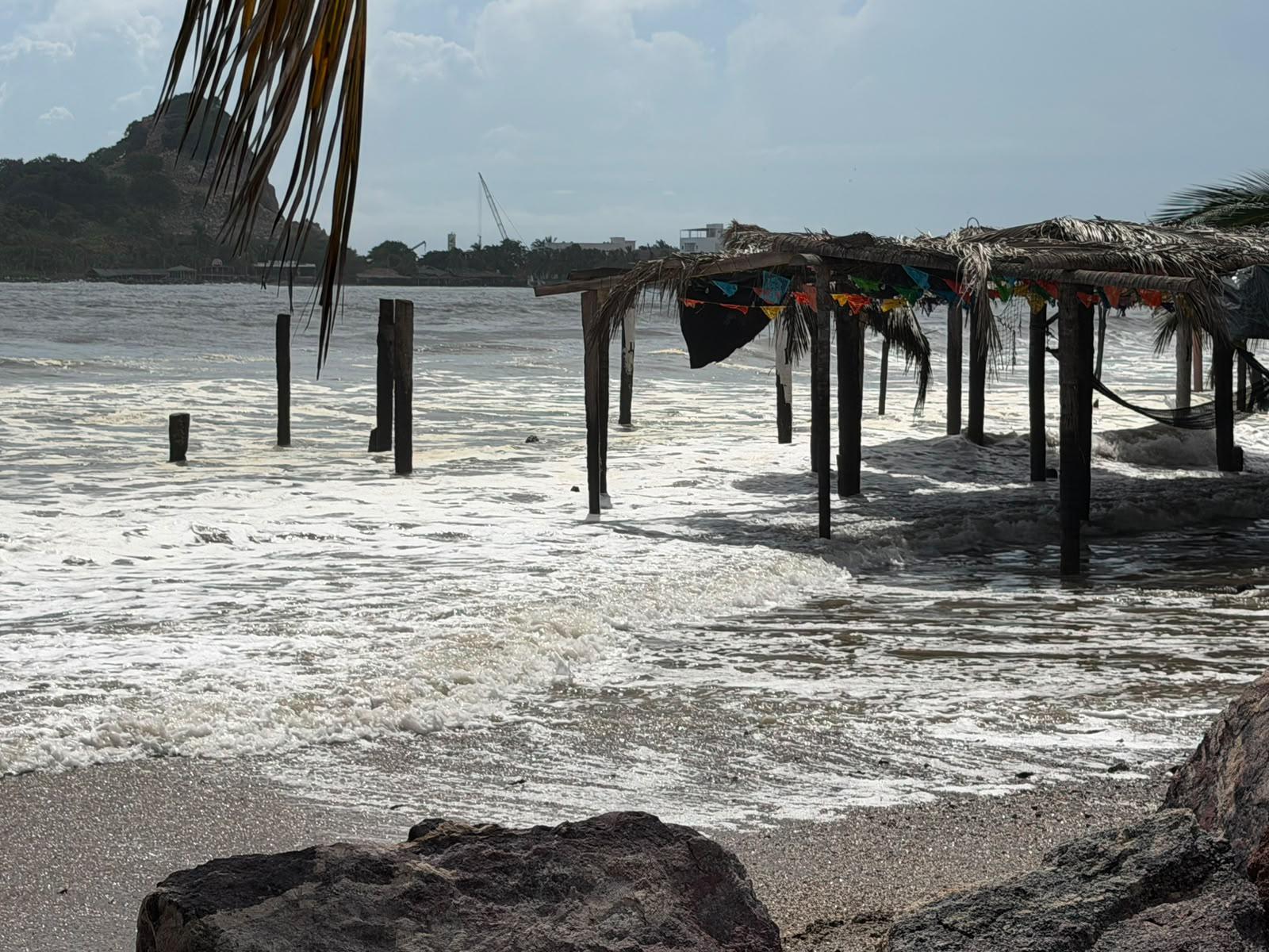 $!Fuerte oleaje por ‘Rachel’ deja daños y pérdidas económicas en la Isla de la Piedra