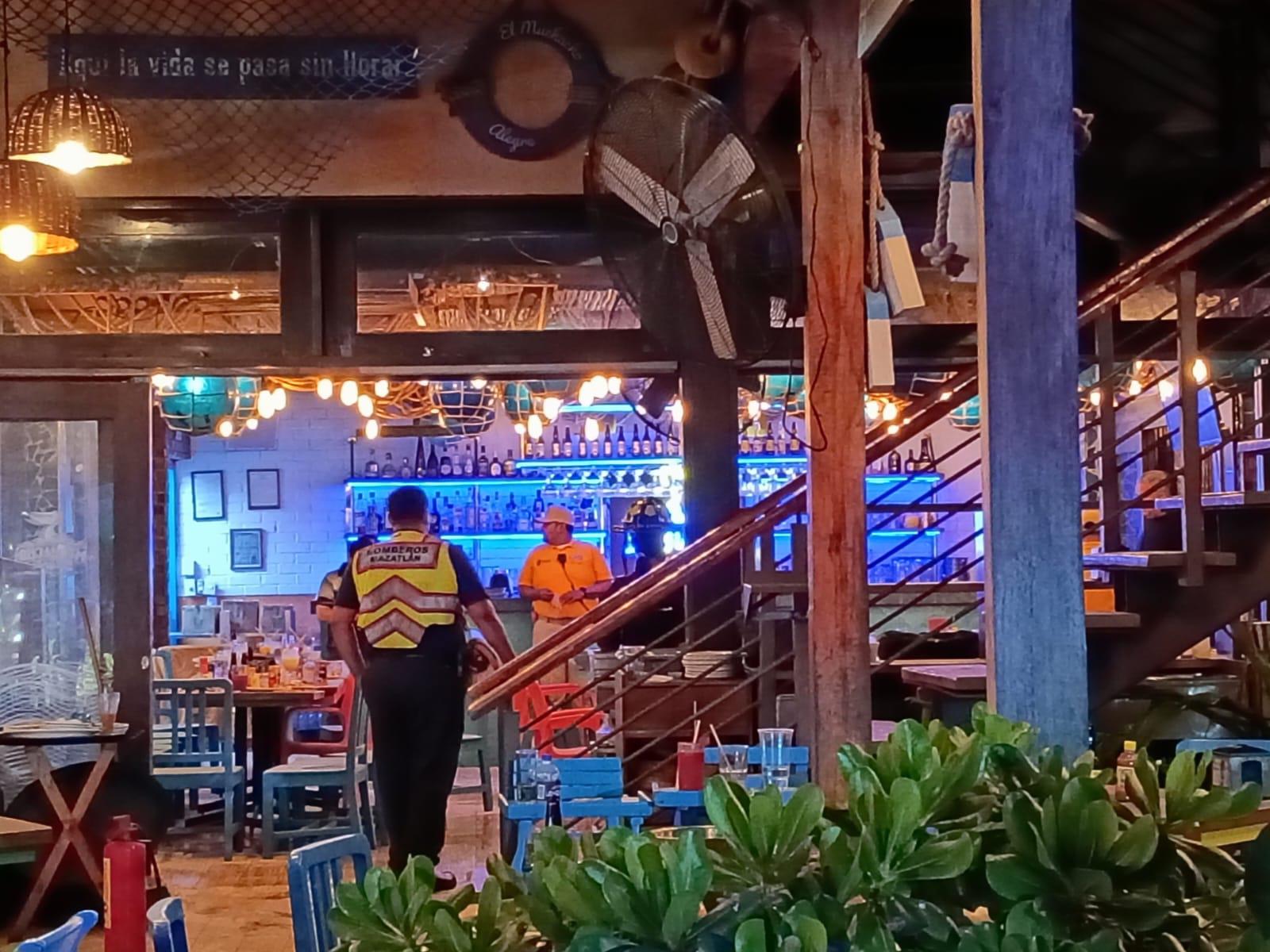 $!Movilización por conato de incendio en un restaurante de Playa Norte