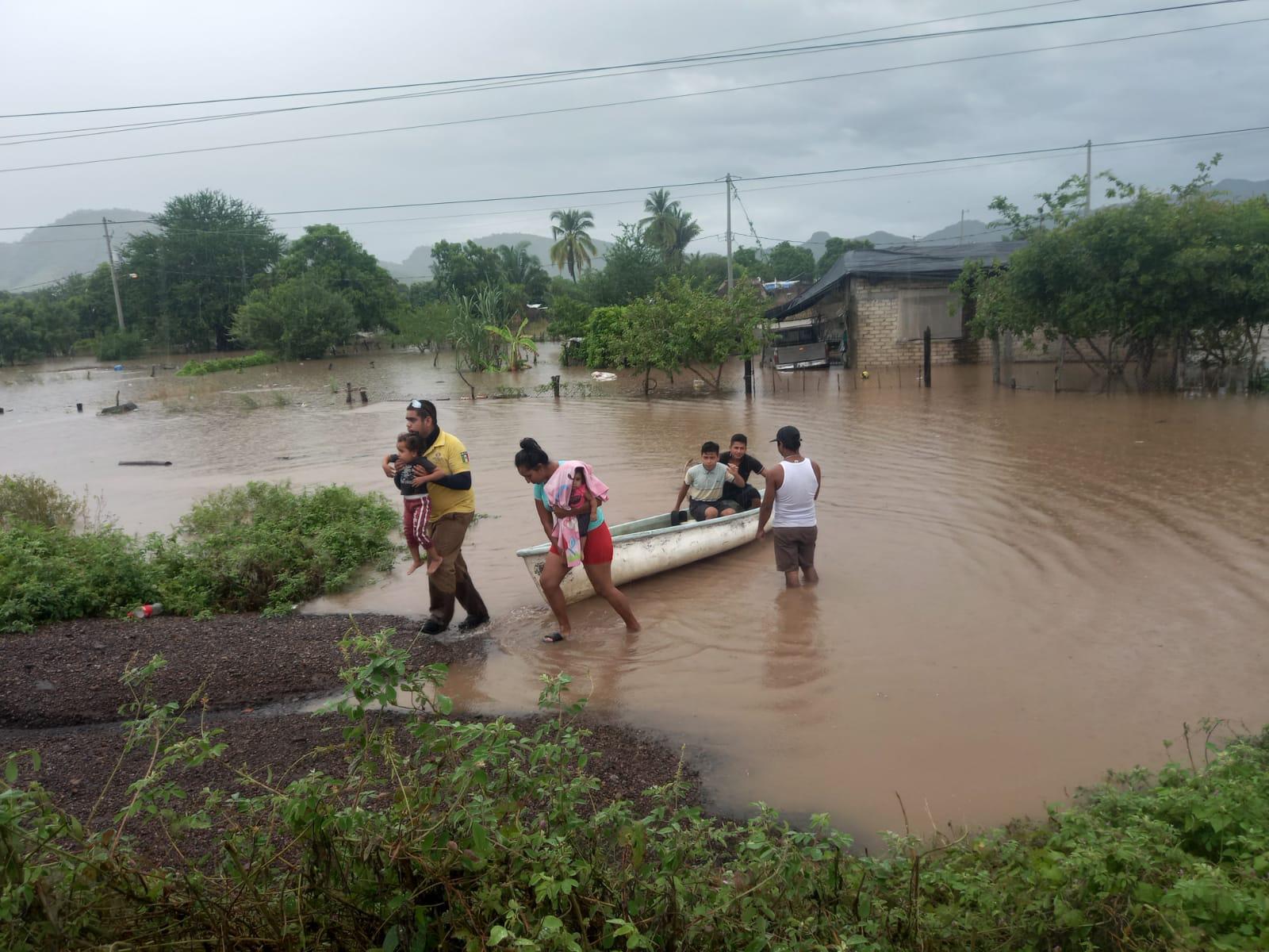 $!Lluvias ocasionadas por el huracán Pamela dejan comunidades de Escuinapa bajo el agua