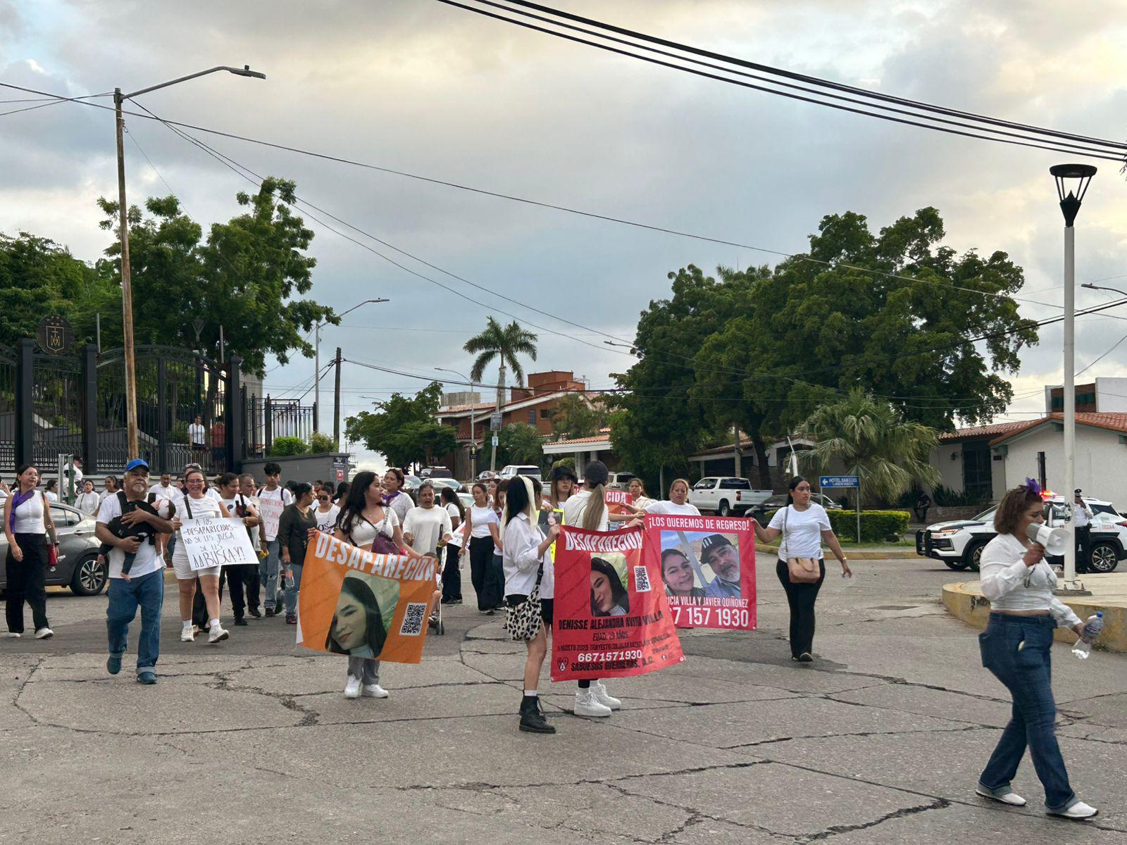 $!Piden con marcha aparición con vida de la joven Denisse y sus tíos Patricia y Francisco