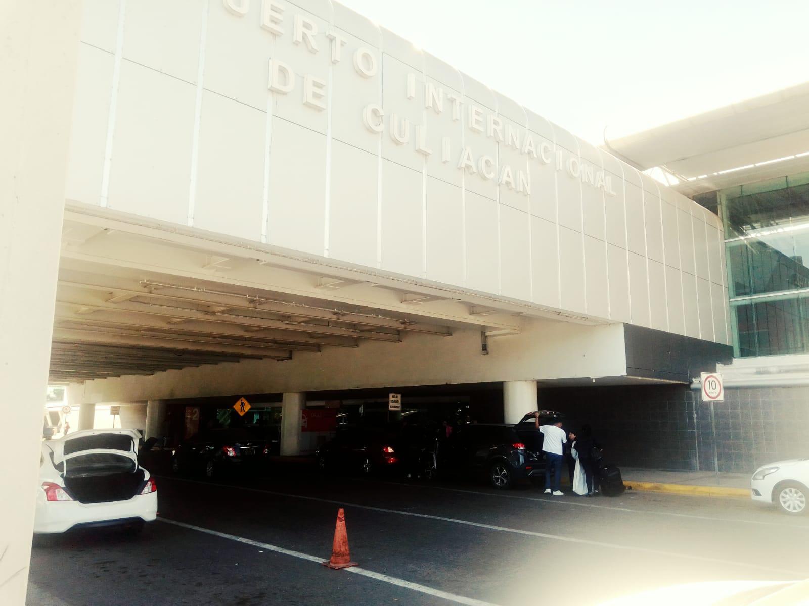 $!Denuncian pasajeros retraso en vuelos en el aeropuerto de Culiacán
