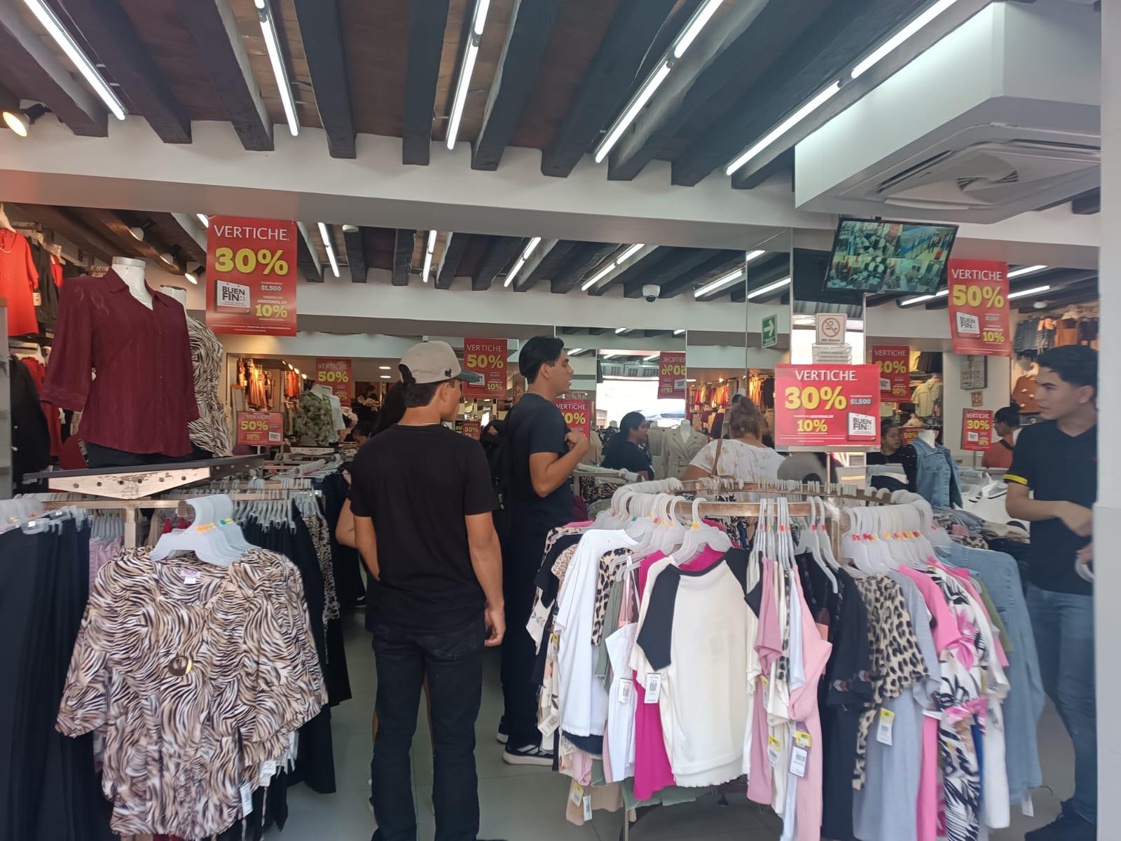 $!Aprovechan en Mazatlán las rebajas de ‘El Buen Fin 2025’