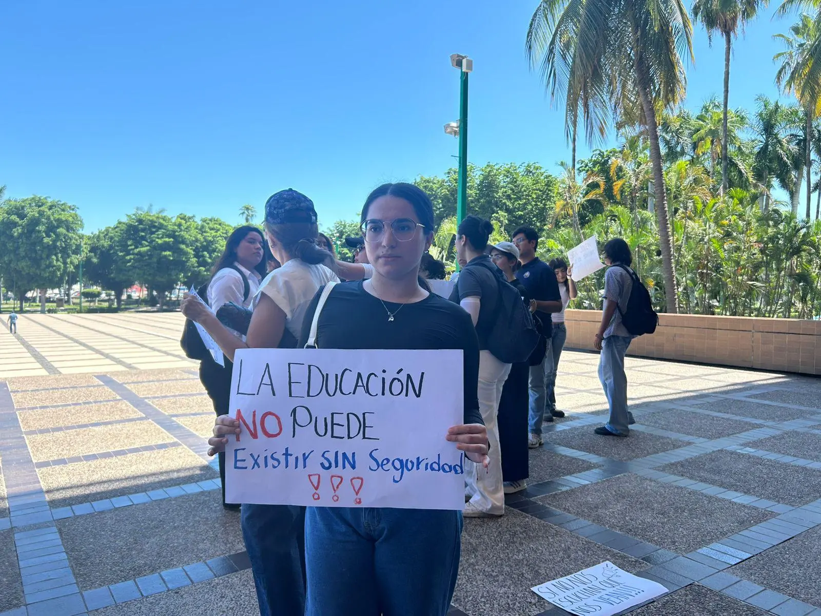 $!Reclaman estudiantes de la UAS seguridad y paz al Gobierno de Sinaloa tras asesinato de alumno
