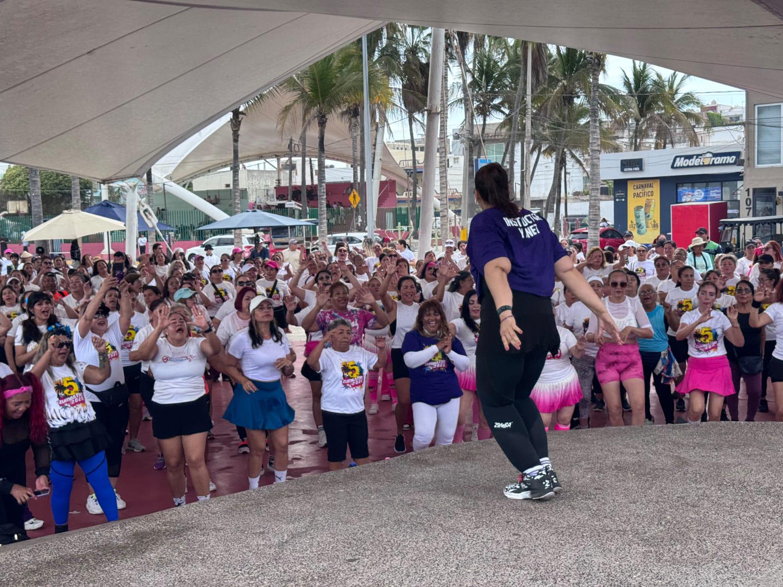 $!Más de 700 personas acuden al quinto Zumbathon, en Playa Norte
