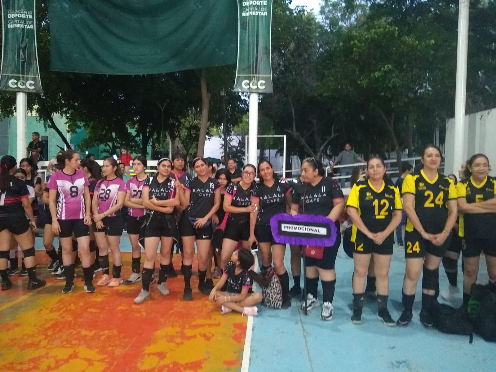 $!Homenajean a Guadalupe Viña en inauguración de Liga de Voleibol CCC